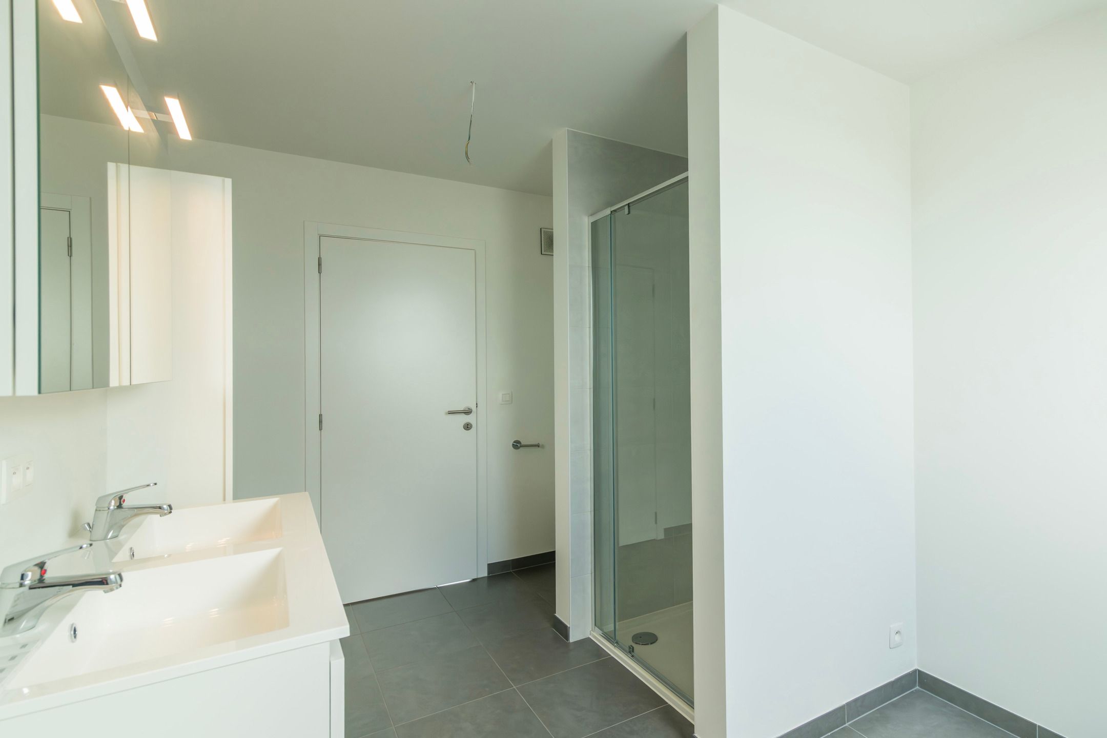 Licht en ruim duplexappartement met parking in Hasselt  foto 22