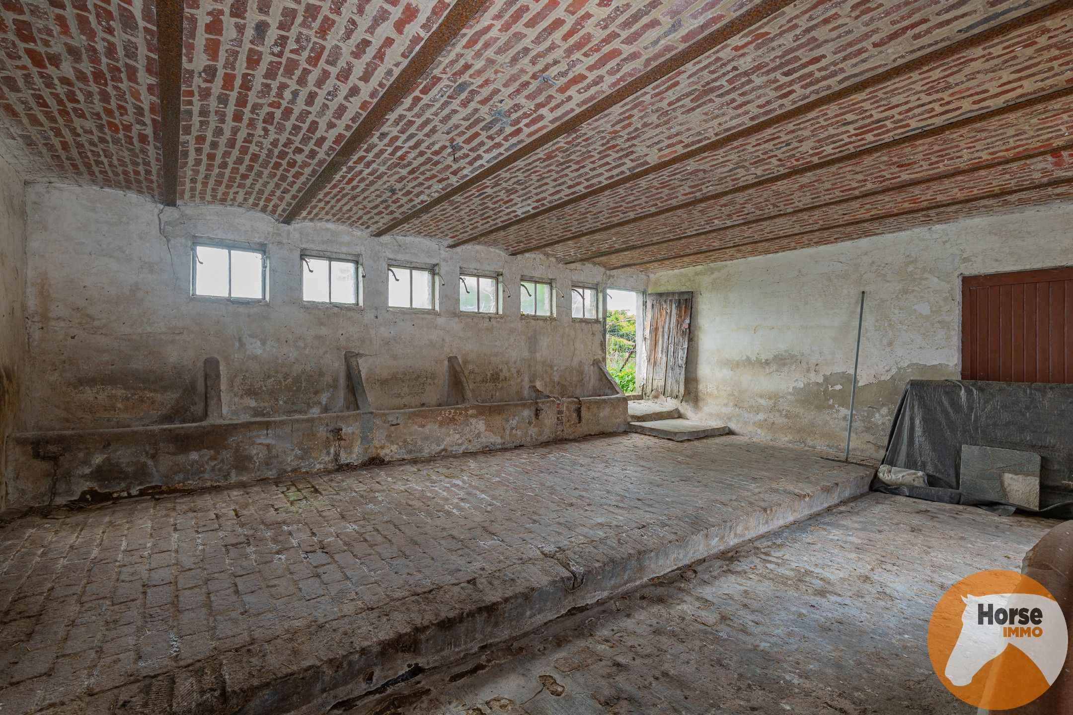 BURST - Te renoveren woning met tal van mogelijkheden foto 27