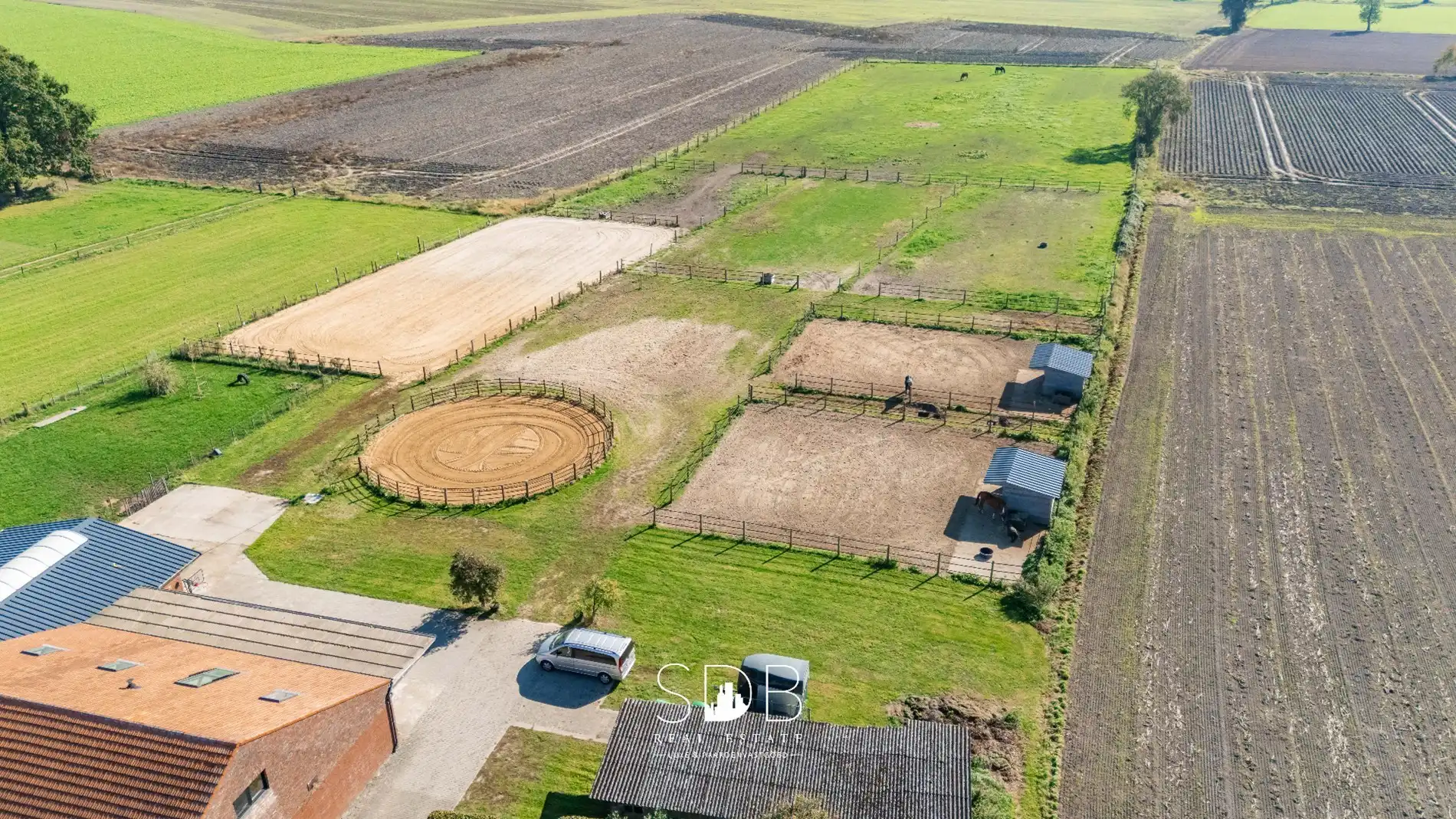 Hedendaagse woning met hippische accommodatie op 17.782m² foto 39