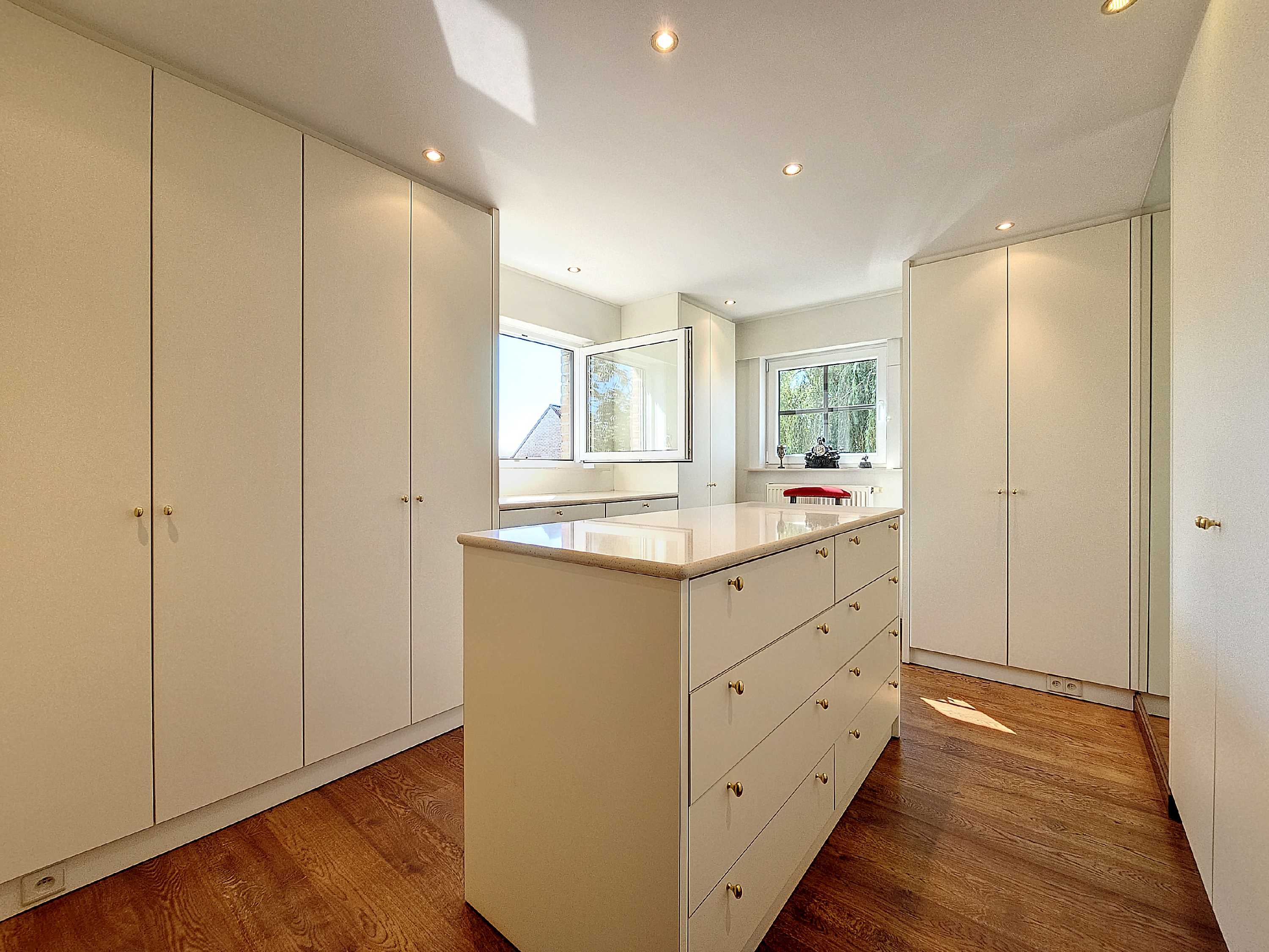 Uitzonderlijke villa nabij de Oude Veurnevaart foto 19