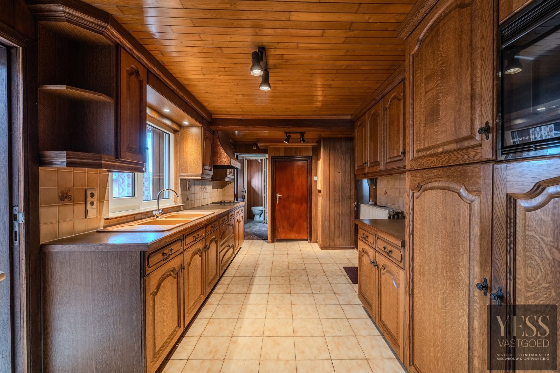 Te renoveren woning met potentieel aan de vaart! foto 7