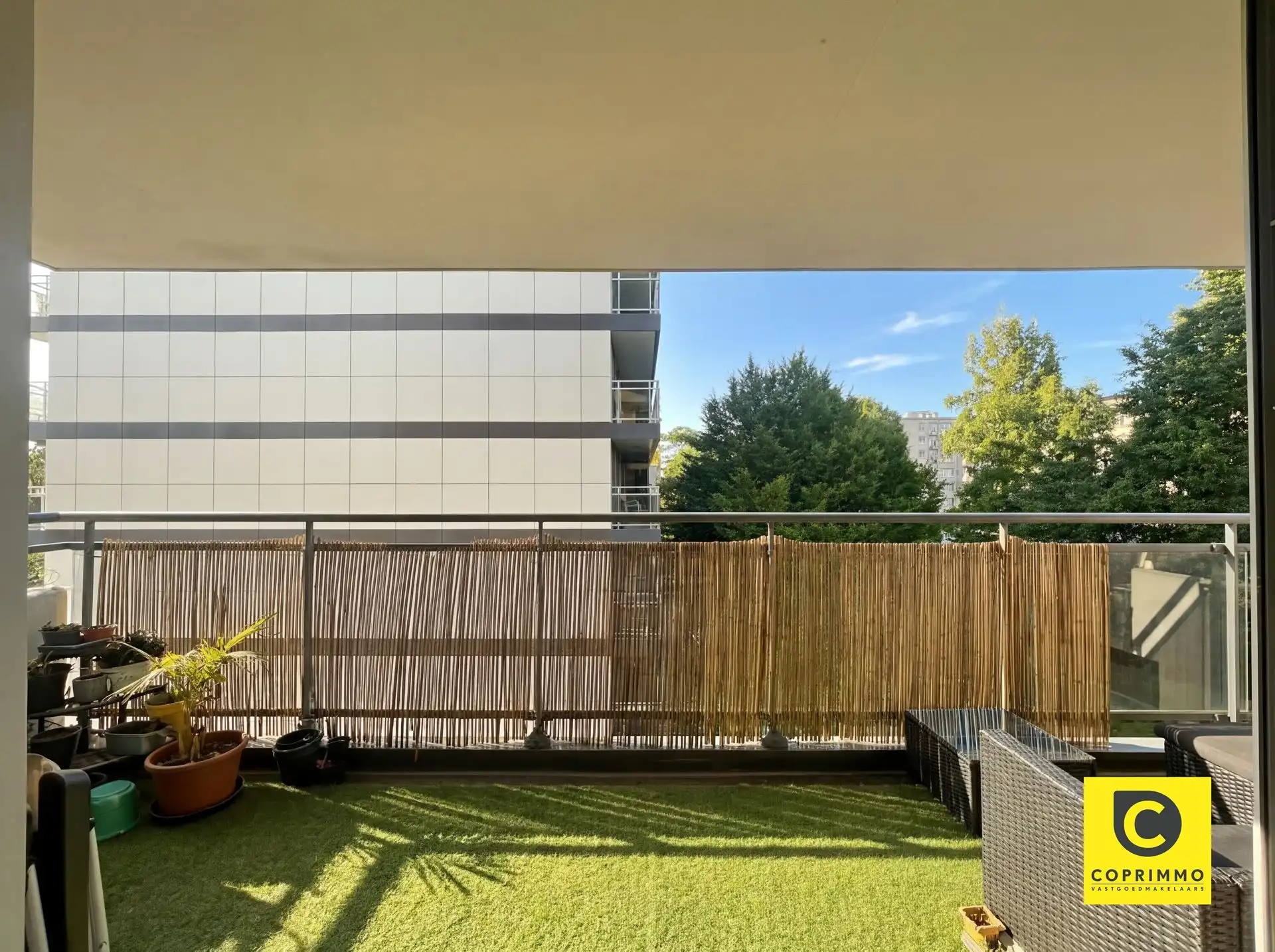 Hoekapp met 3 slpks, 2 bdks en 2 terrassen op centrale ligging foto 2