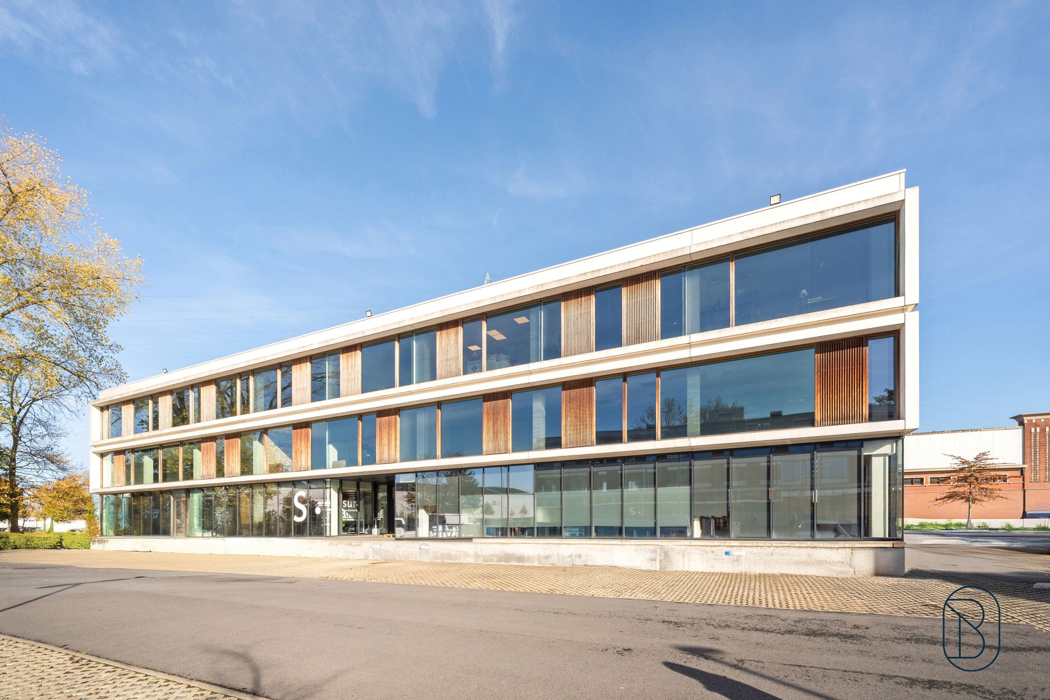 Prachtige kantoren van 1109m2 in een recent bedrijfscomplex foto {{pictureIndex}}