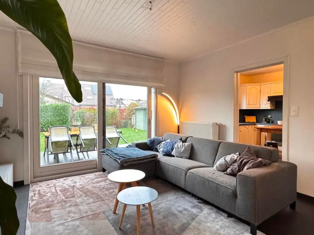 Instapklare en charmante alleenstaande woning met aangelegde tuin is gelegen in een rustige verkaveling. foto 7