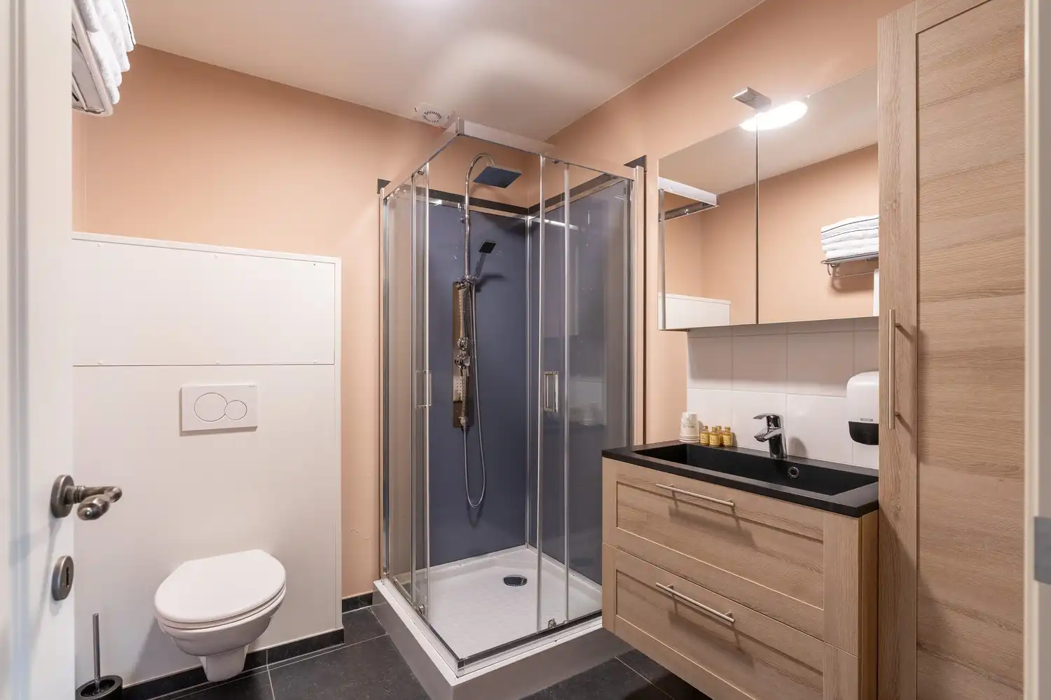 Prachtig gerenoveerde vierkantshoeve (B&B) met wellness te Heers foto 18