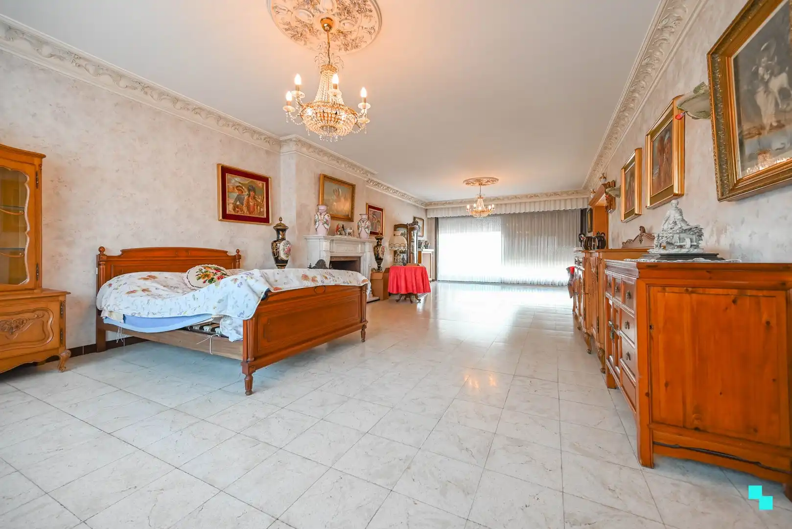 Karaktervolle woning met riante woonoppervlakte (267 m²) en tuin in Izegem foto 5