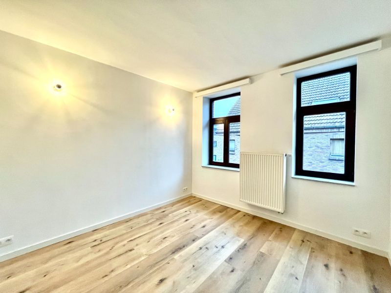 RECENT PERFECT GERENOVEERDE WONING MET DRIE SLAAPKAMERS TE HUUR foto 7