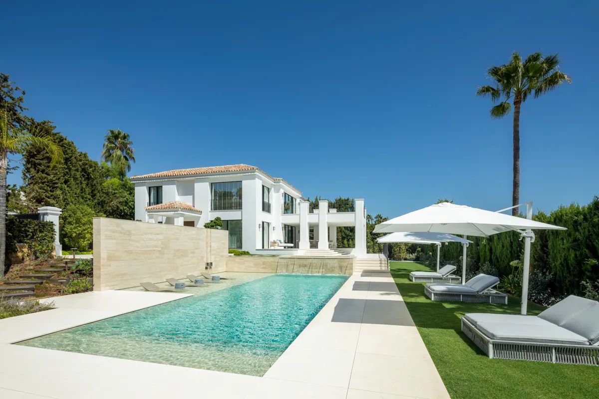 Exclusieve villa in Sierra Blanca met ruime tuin en zwembad – luxe levensstijl op zijn best foto 4
