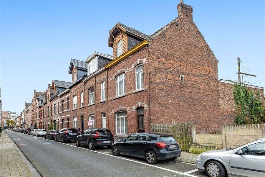 TE RENOVEREN STADSWONING MET VEEL POTENTIEEL IN HET STADSCENTRUM VAN SINT-TRUIDEN foto 2