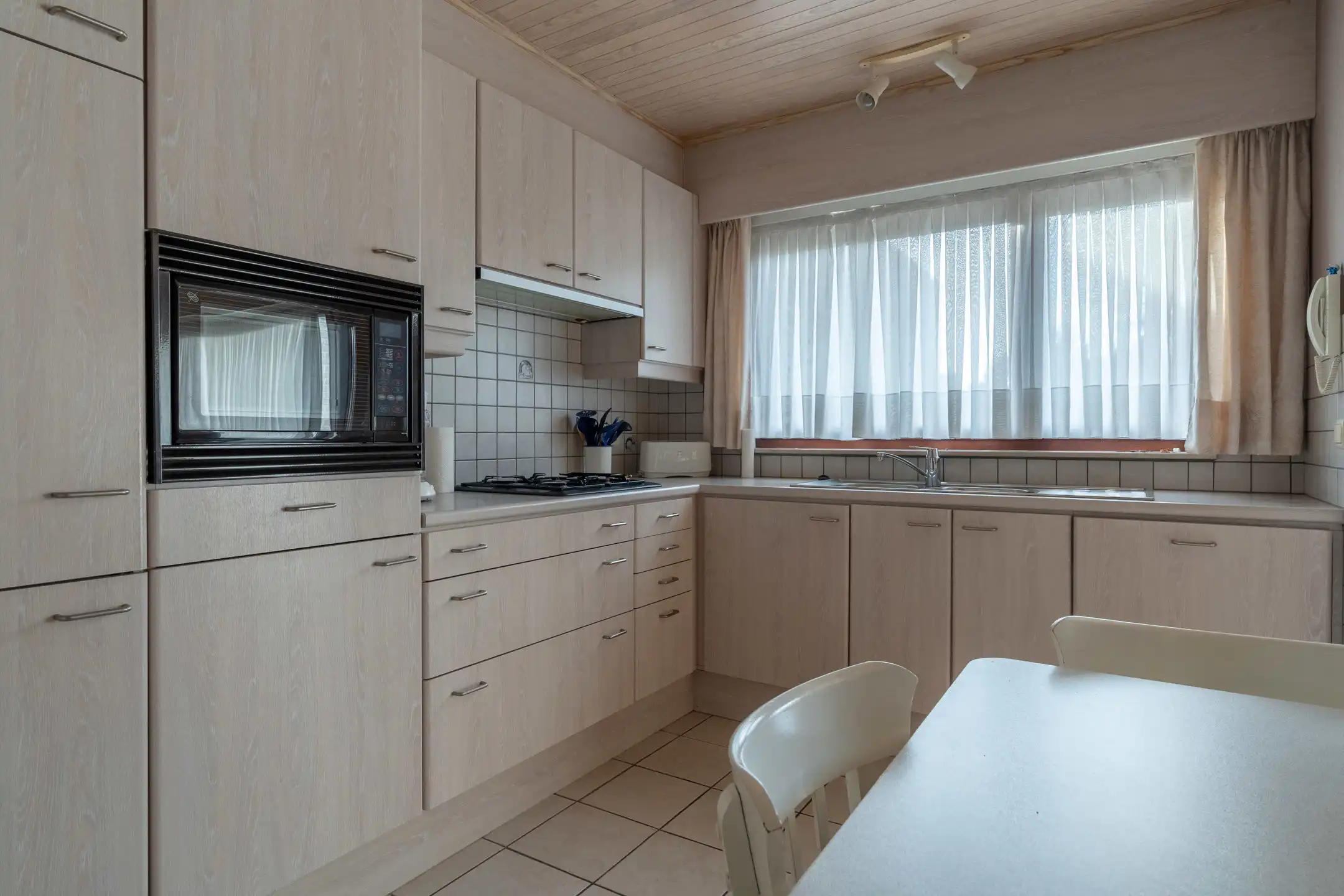 Zeer gunstig gelegen woning met 3 slpks en dubbele garage foto 12