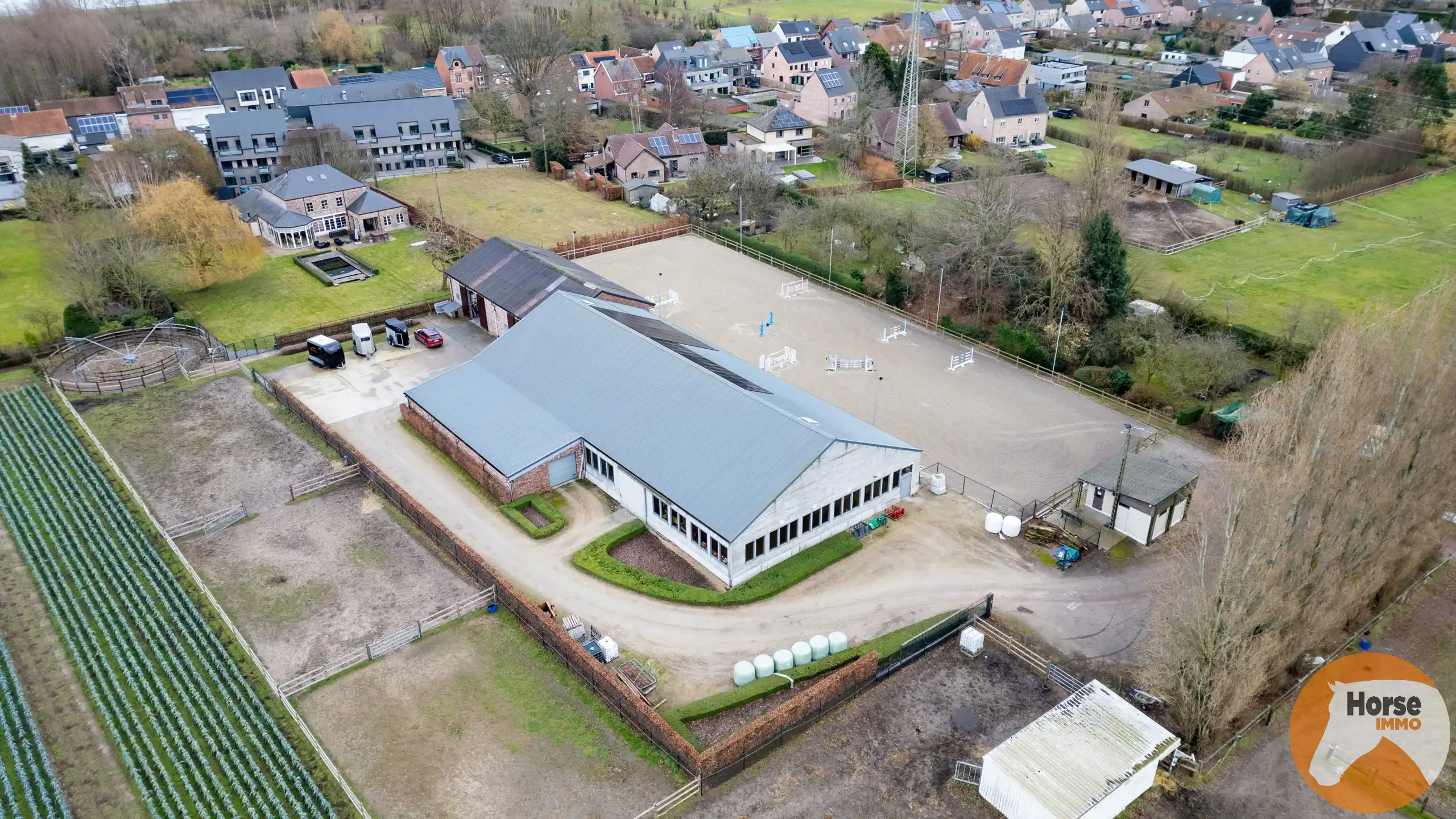BORNEM – Professionele paardenaccommodatie met villa op 3HA foto 2