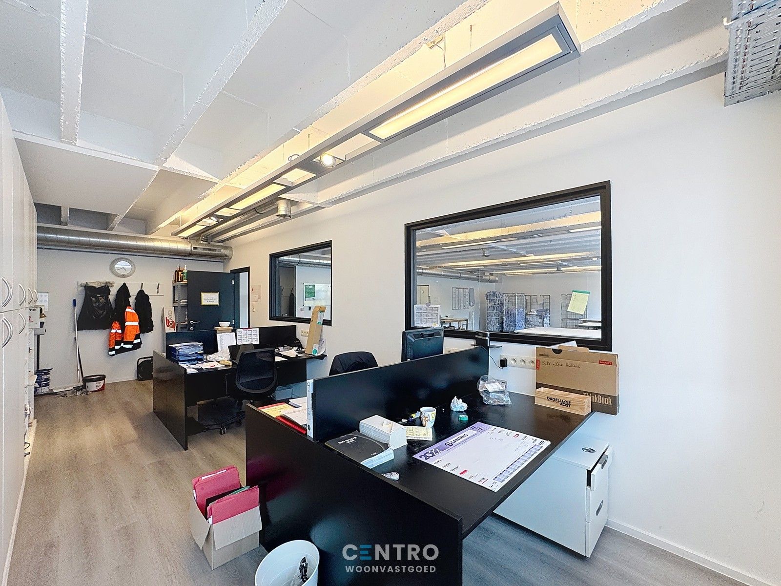 Instapklare KANTOORRUIMTE (195m²), voorzien van alle faciliteiten, inclusief 5 parkeerplaatsen! Mogelijkheid om een magazijn (240m²) bij te huren. foto 6