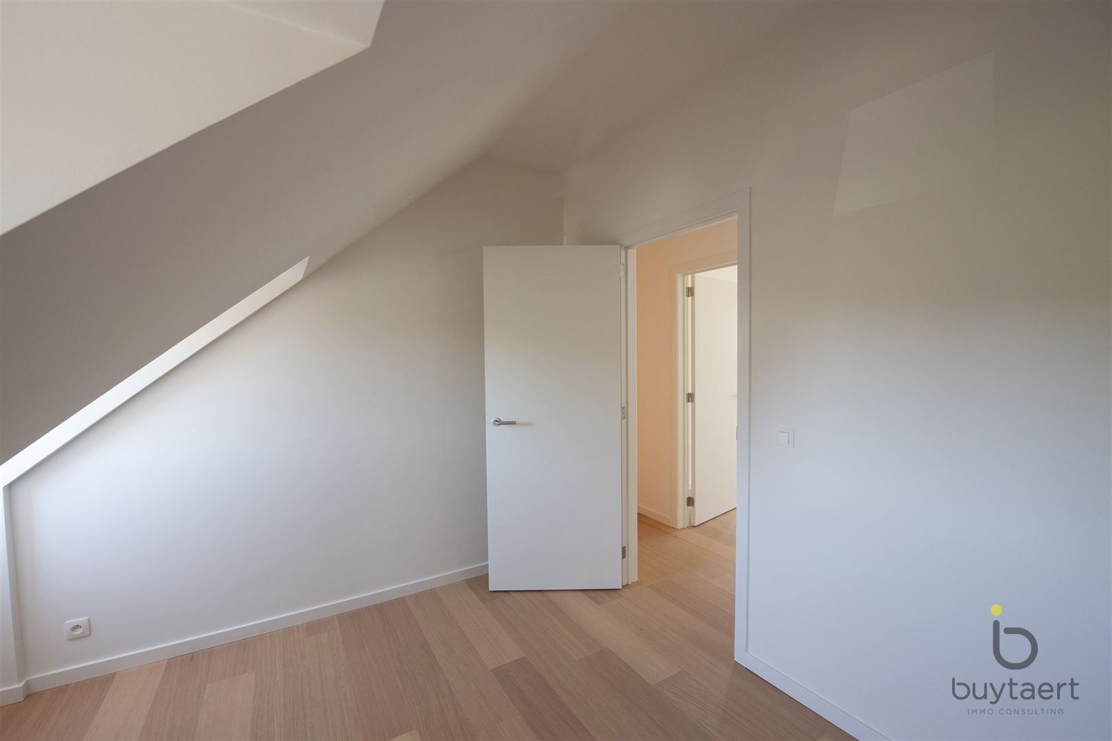 Beleef luxe, comfort en energiezuinigheid in een karaktervolle architectuur. foto 18