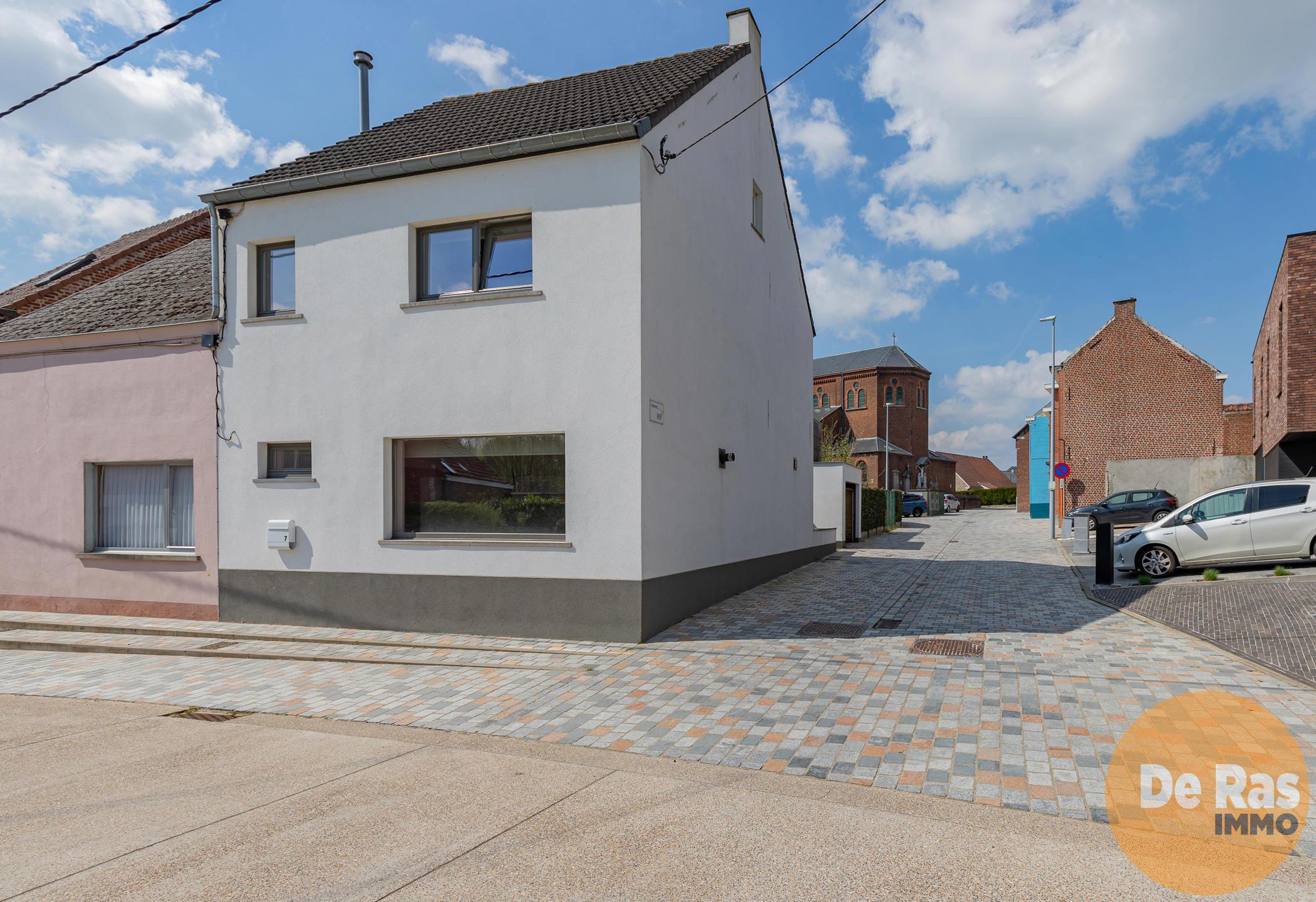 ZONNEGEM - Instapklare woning met zonneterras foto {{pictureIndex}}