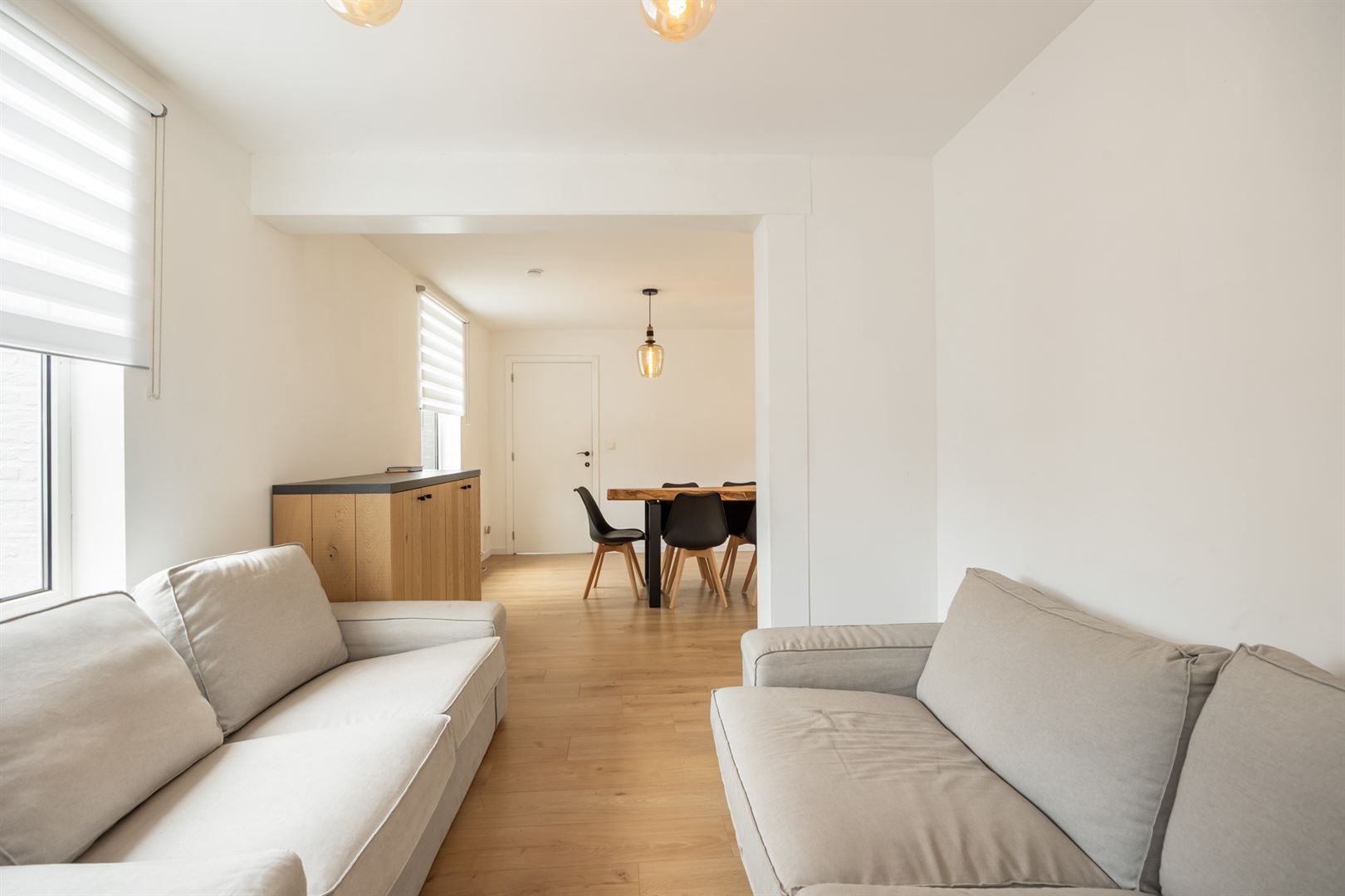 Fijn , recente  gerenoveerde starterswoning met  2 slaapkamers in doodlopend straatje. foto 6