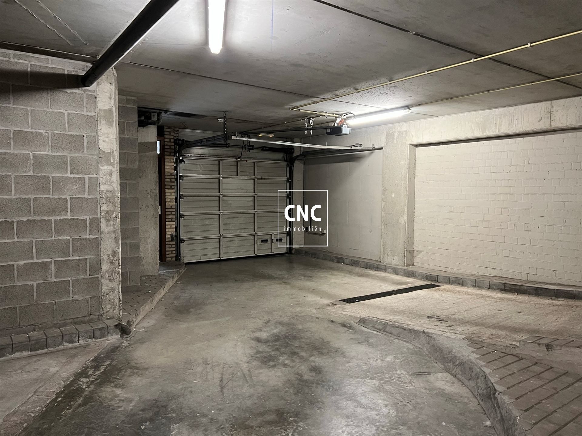 Zeer centraal gelegen garagebox in het hart van Knokke foto 5
