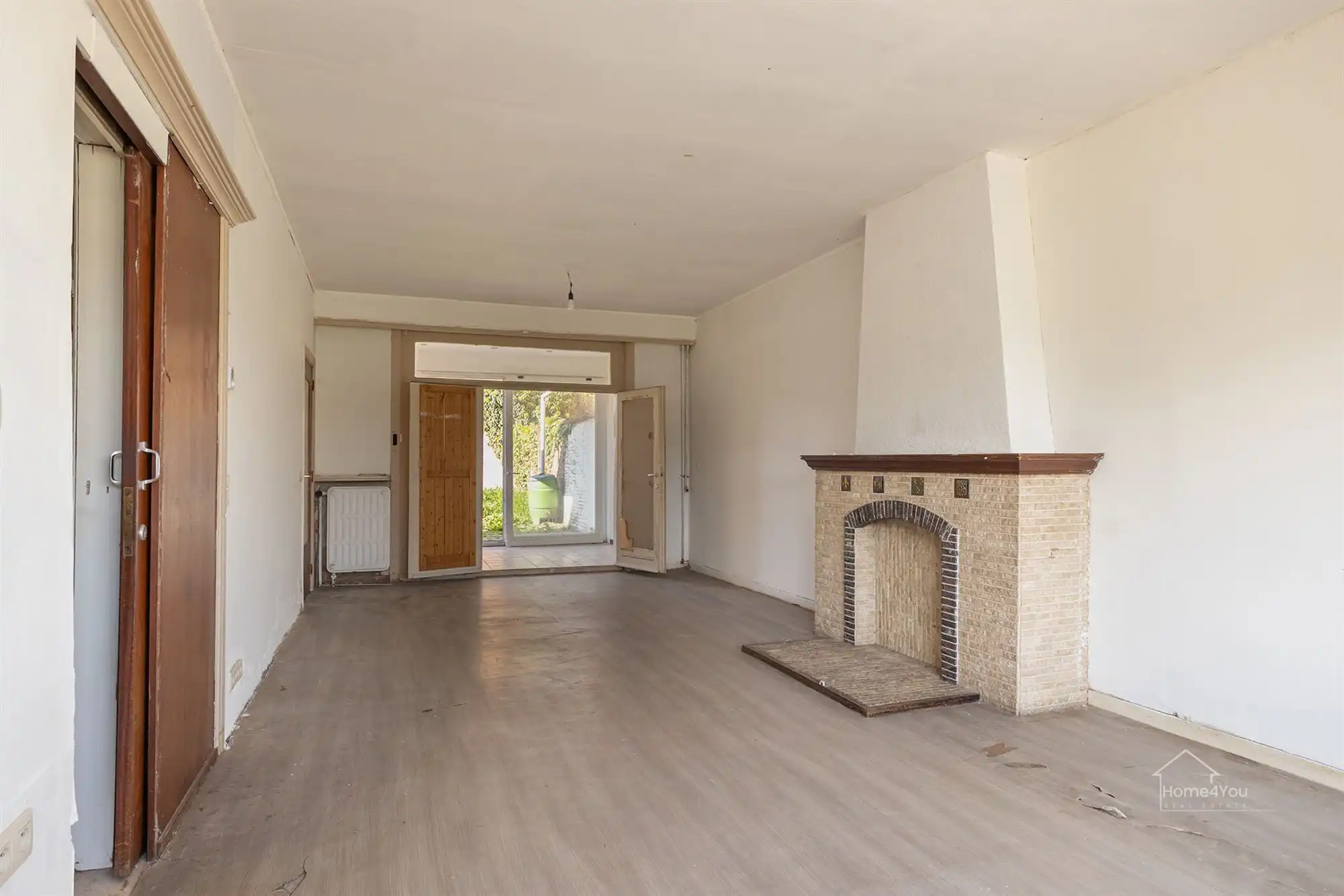 Op te frissen woning met zéér ruime extra zolder foto 4