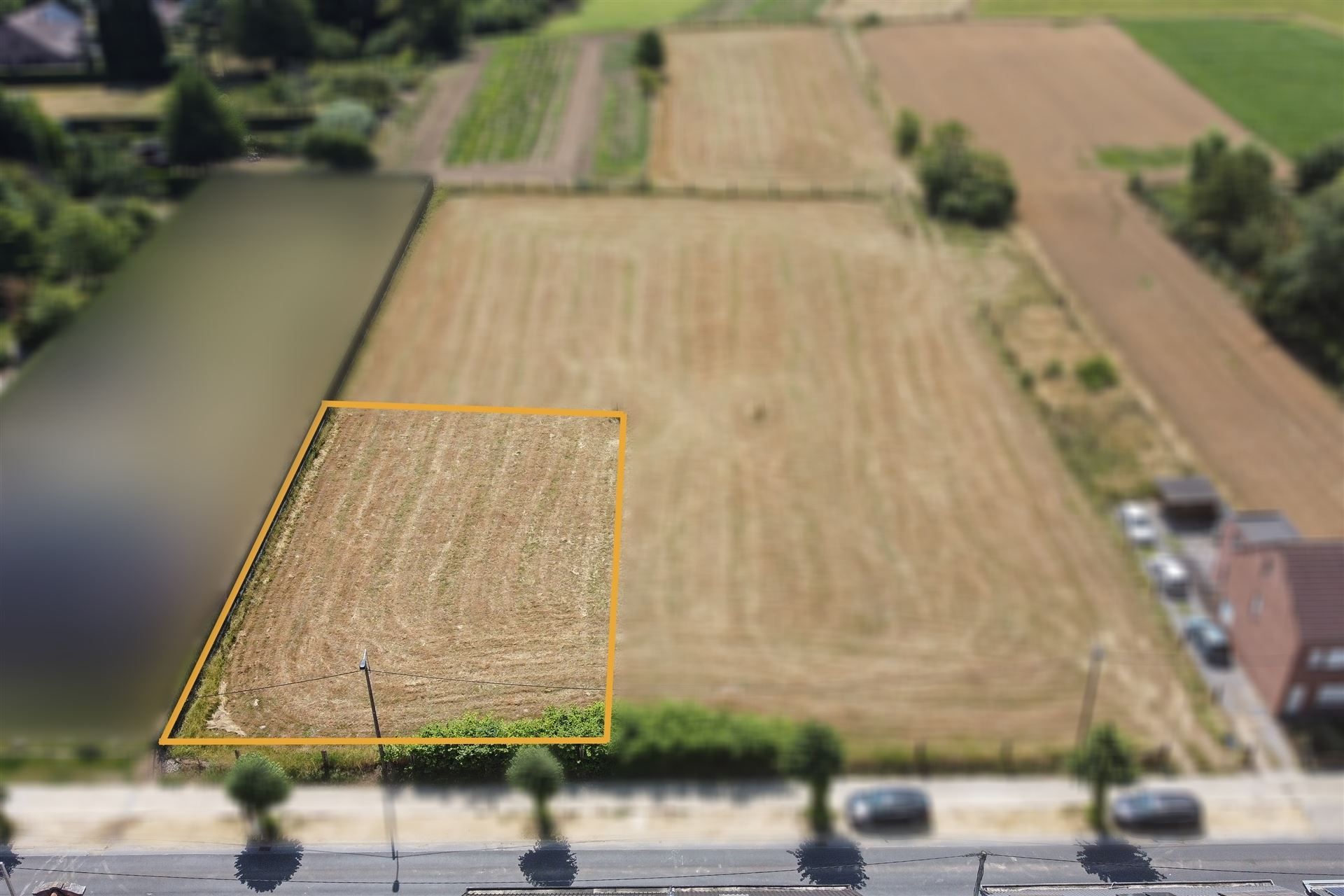 Gunstig gelegen bouwgrond voor een open bebouwing.  foto {{pictureIndex}}