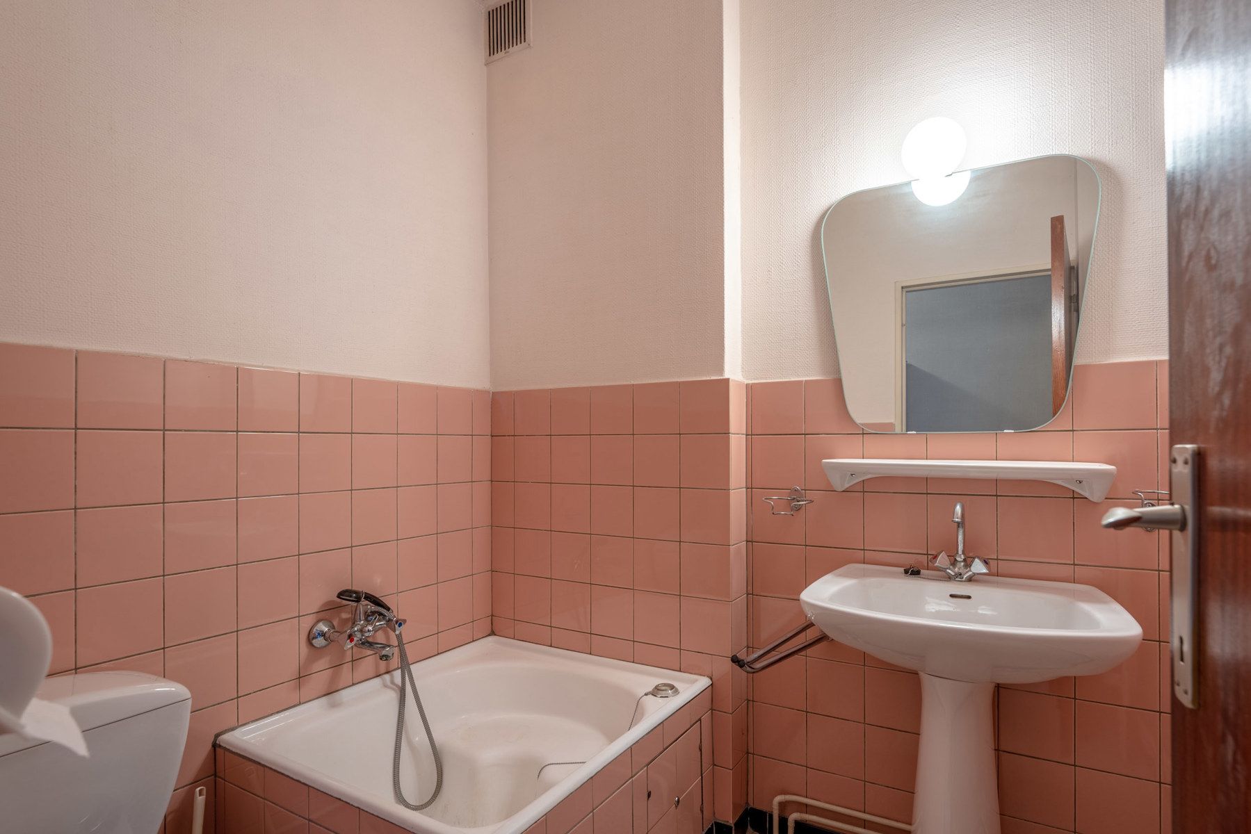 Gelijkvloerse studio met potentieel in rustige woonwijk! foto 8