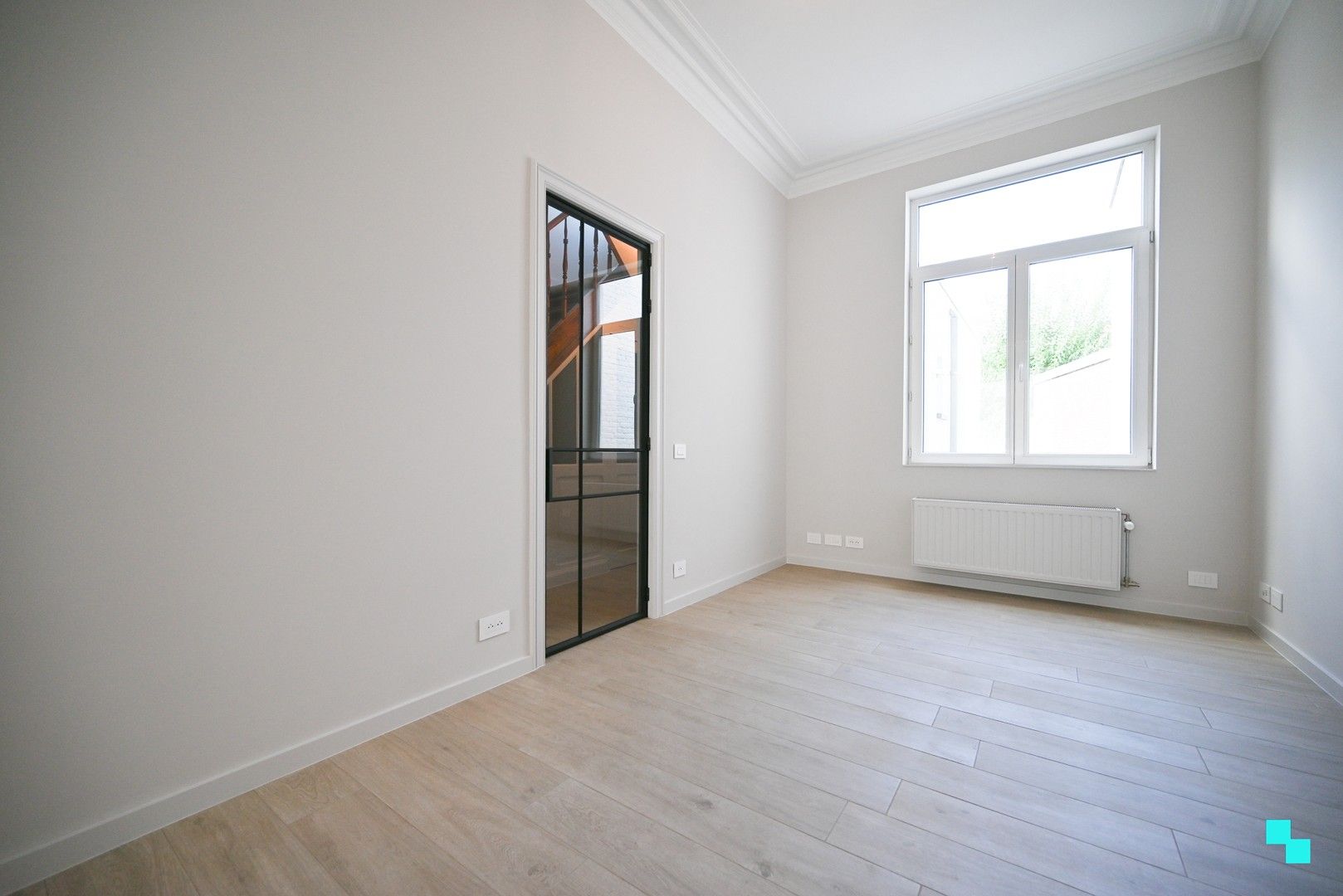 Prachtig & compleet gerenoveerde burgerwoning in hartje Izegem foto 6