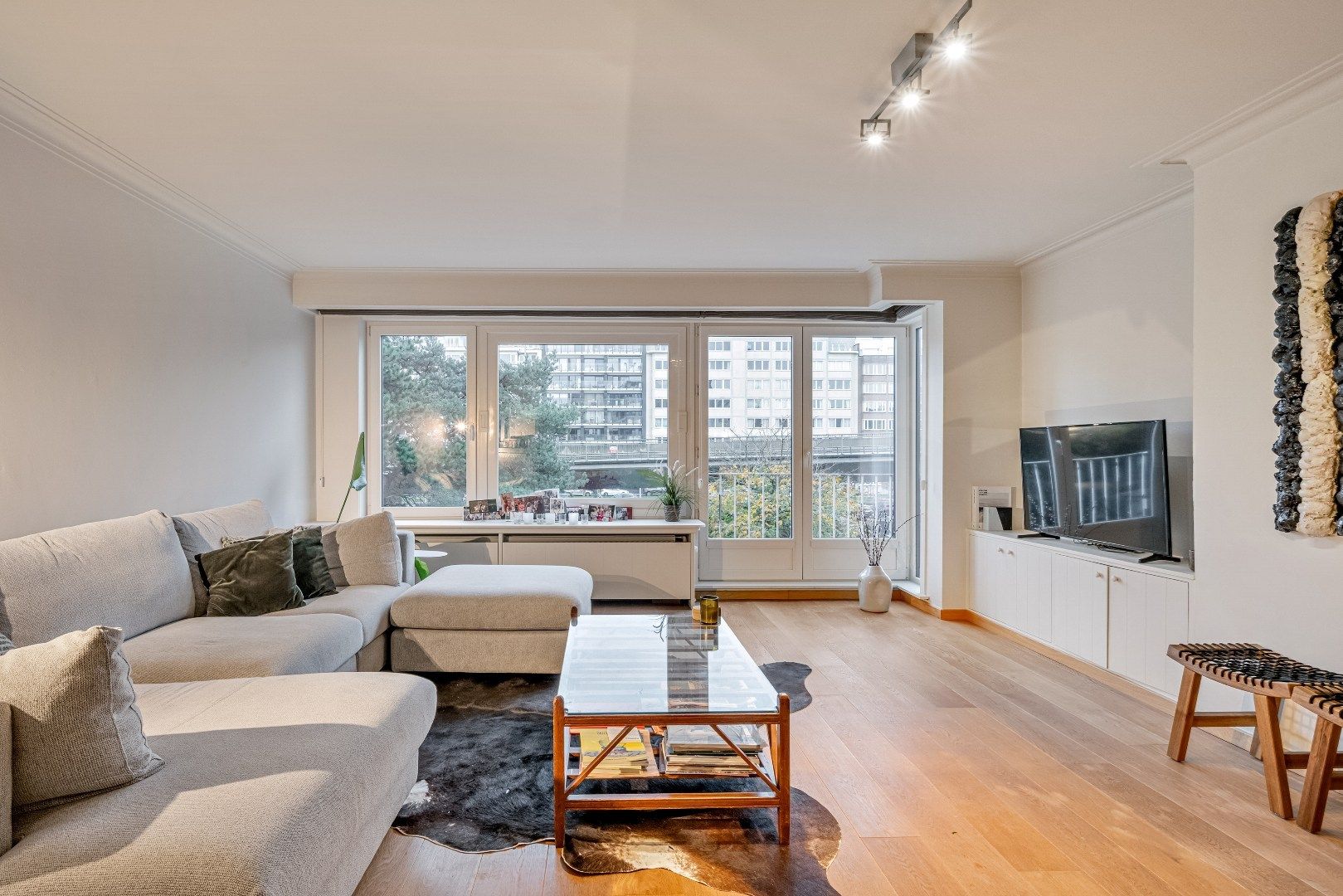 Ruim gerenoveerd 3-slpk appartement te Gent-Zuid foto {{pictureIndex}}