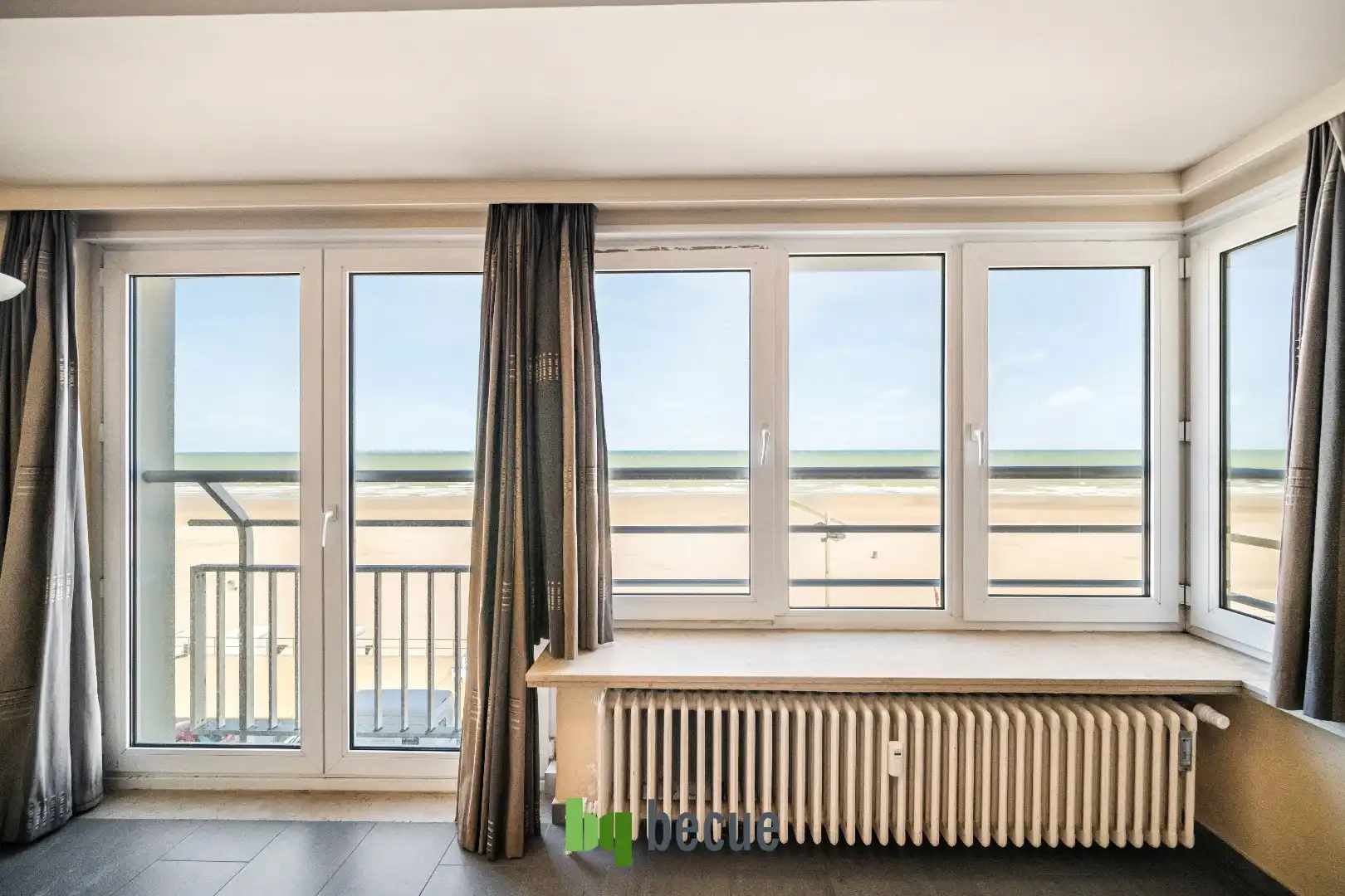 Ruim lichtrijk 2 slaapkamerappartement met zicht op zee.  foto 5