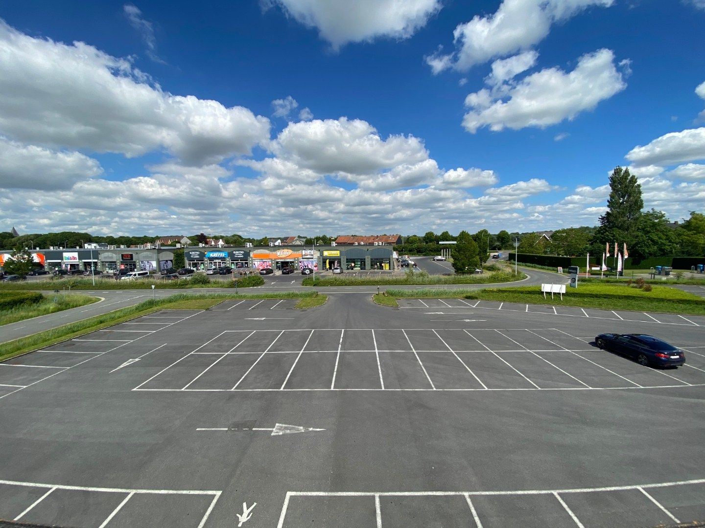819m² AMBACHTELIJKE KMO-UNIT TE IEPER foto 4