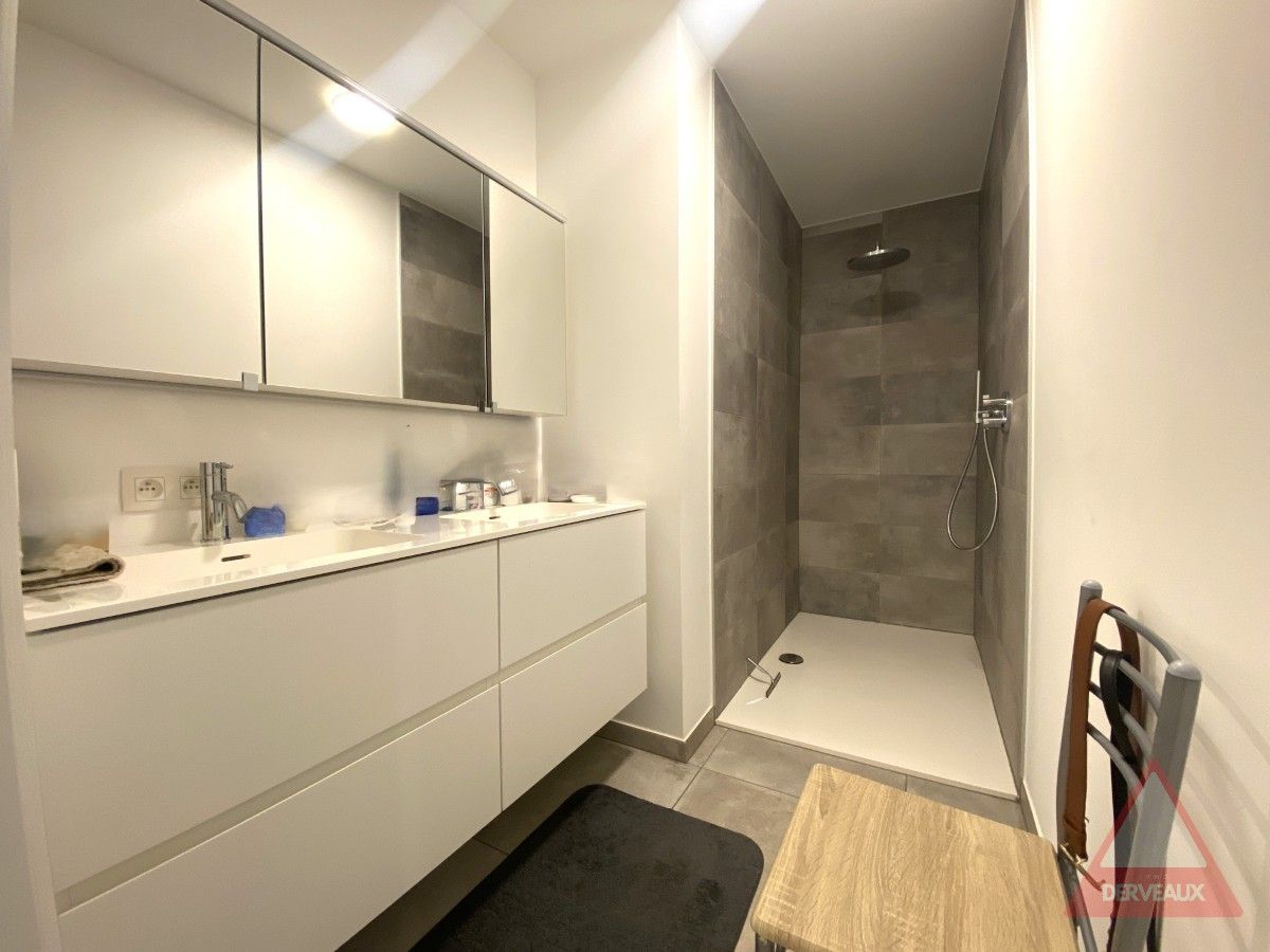 Zonnebeke – Ruim appartement met terras en garage foto 11