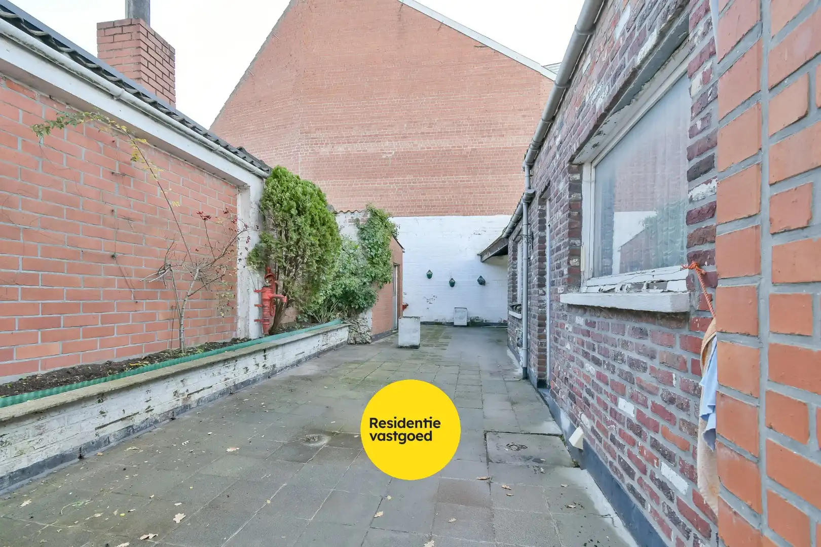 Te renoveren woning in hartje Torhout! foto 20