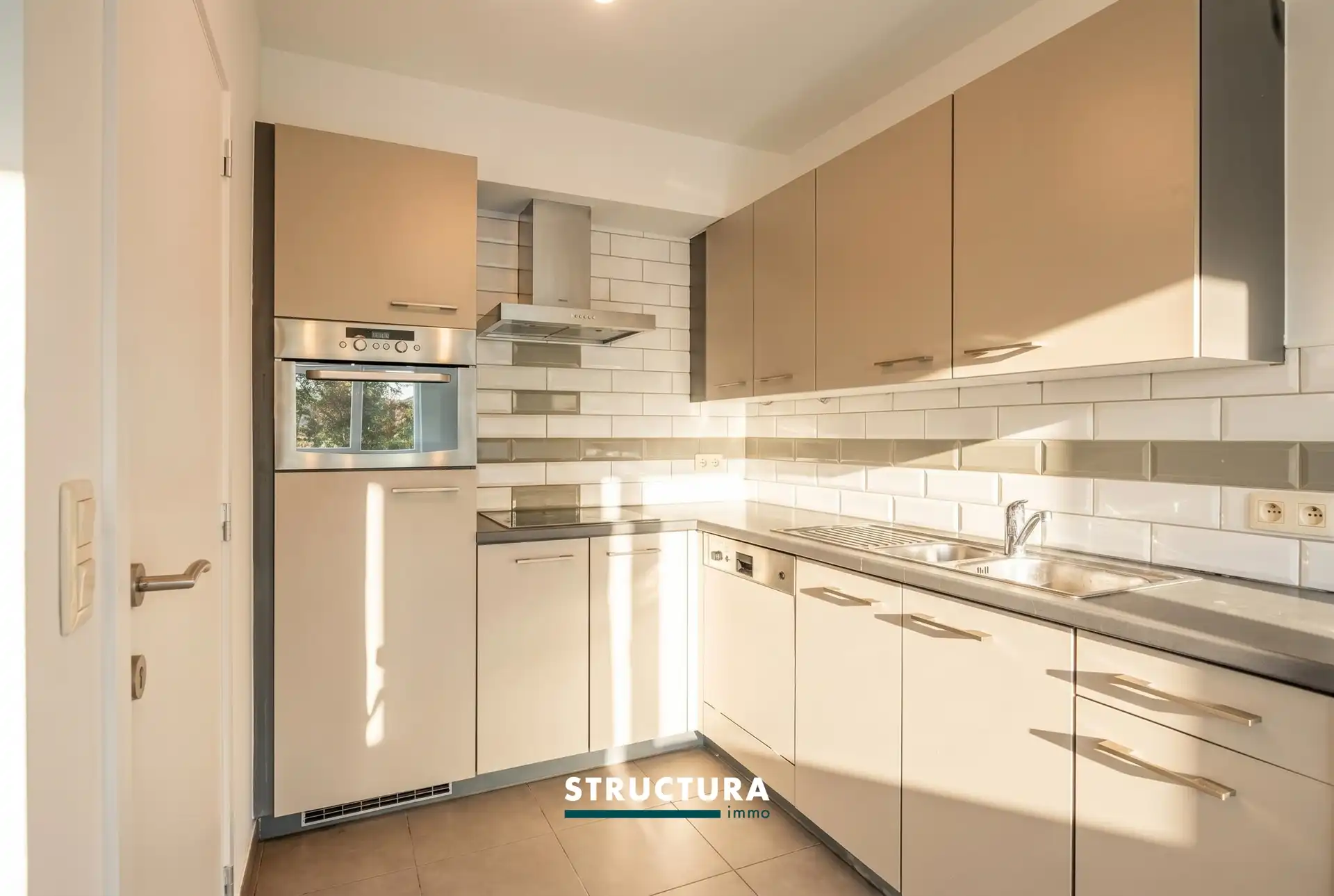 Te koop – Instapklaar appartement met 2 slaapkamers in hartje Laken. foto 4