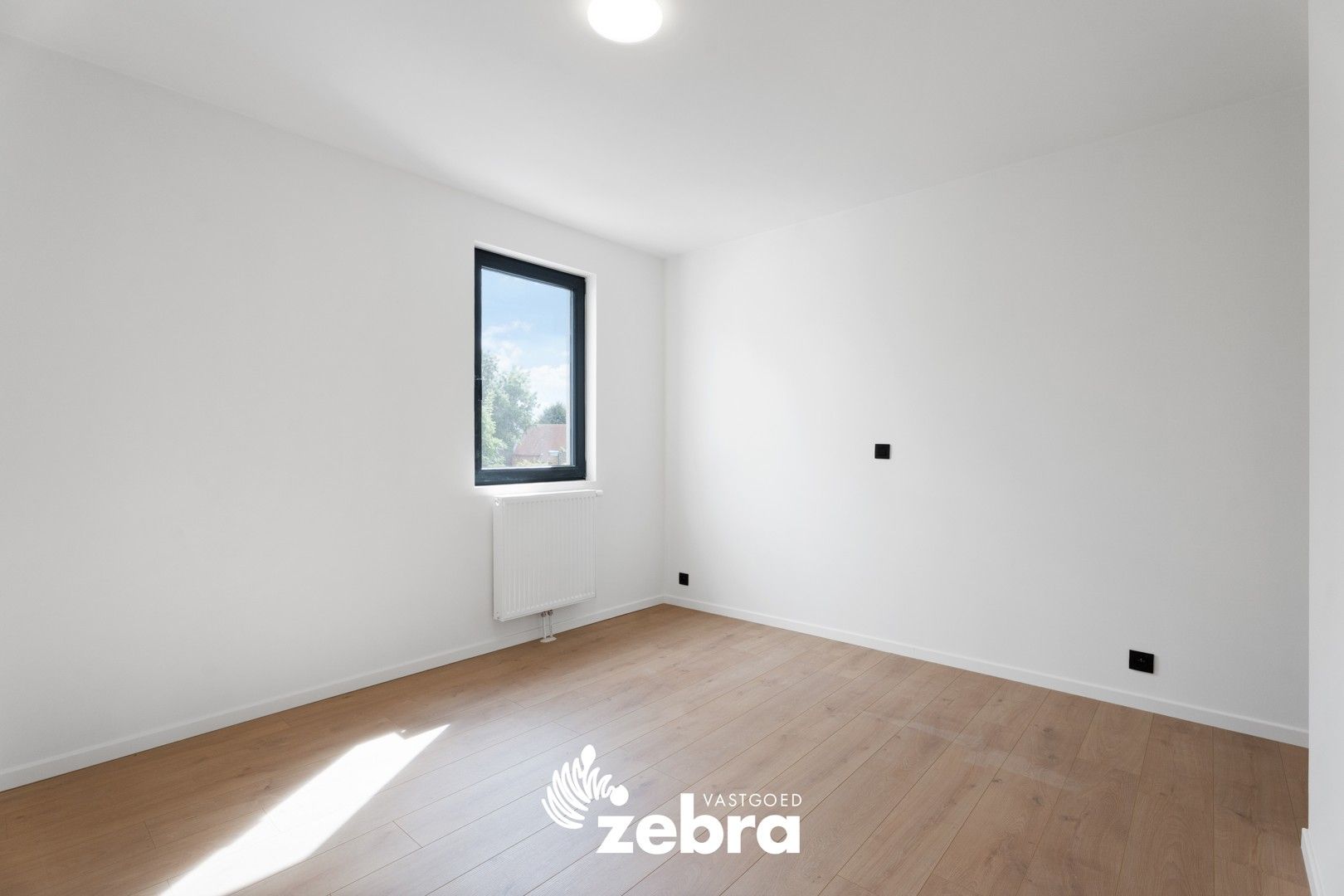 Gerenoveerde & energiezuinige woning met uitweg te Ledegem! foto 13