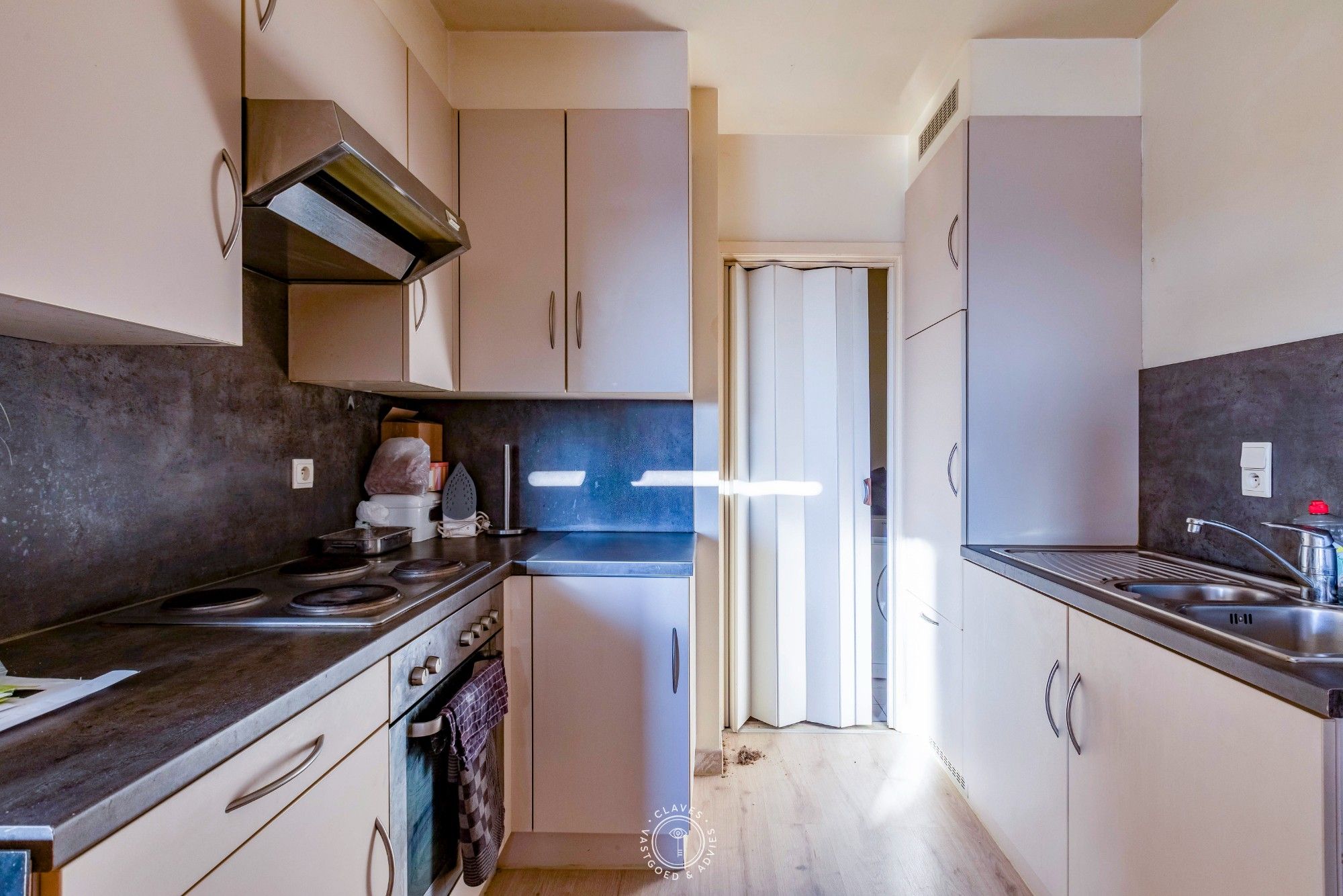 Praktische studio met terras en autostaanplaats foto 6