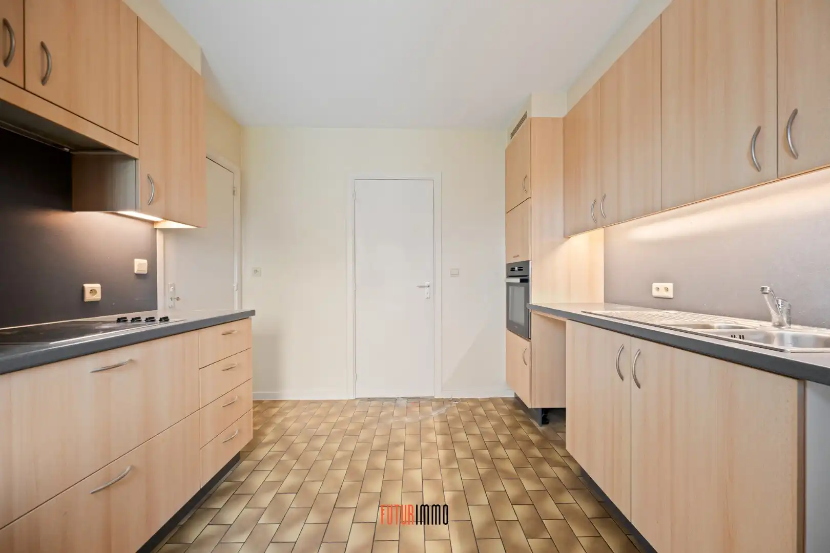 Ruim 3-slpk appartement met parking te Sint-Michiels foto 7