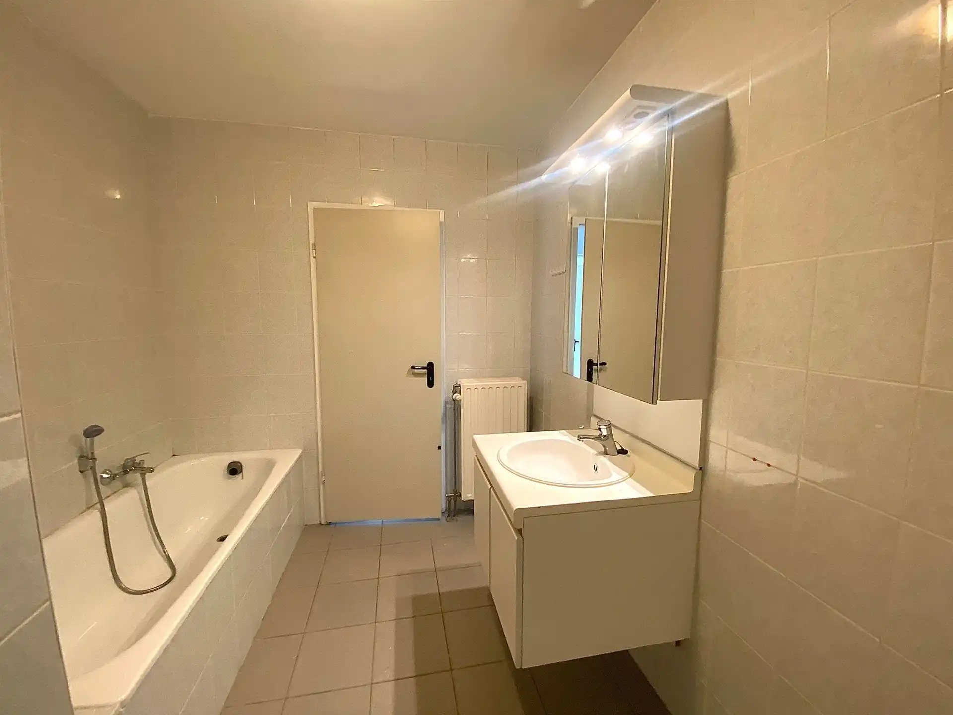 Opbrengsteneigendom bestaande uit 6 appartementen, dubbele garagebox en 6 staanplaatsen te Aalst foto 8