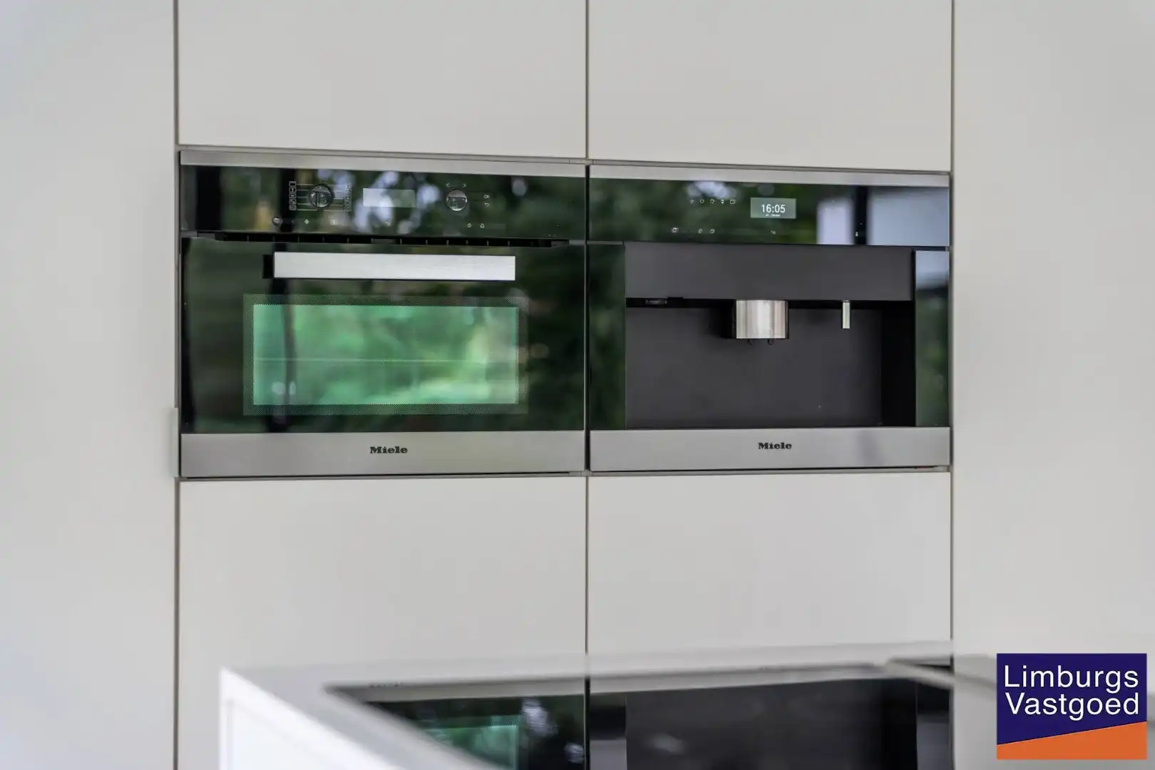 Exclusieve woning met praktijkruimte en zicht op weilanden foto 11
