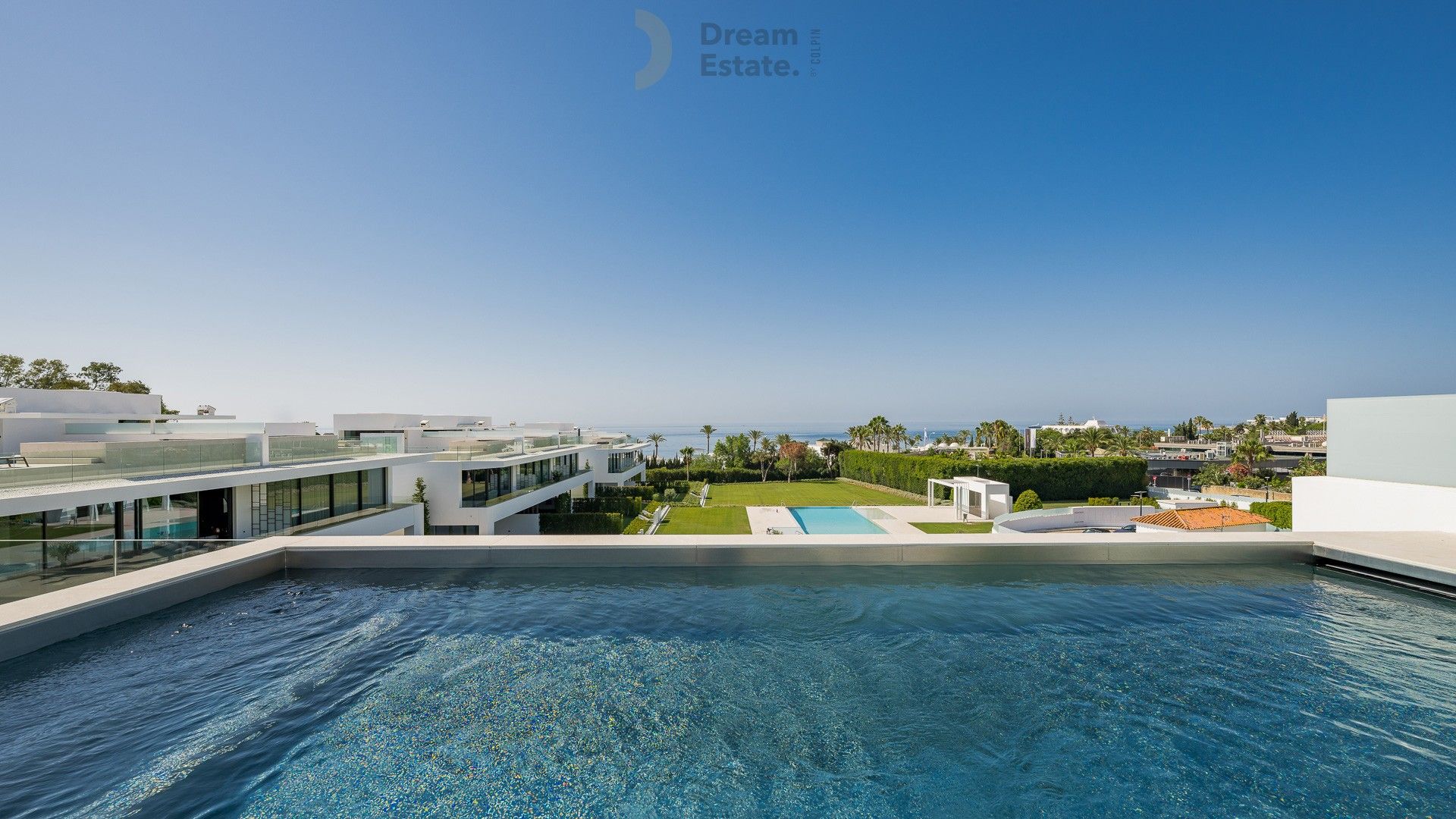 Top notch villa langs de Golden Mile met zicht op zee, Marbella. foto 23
