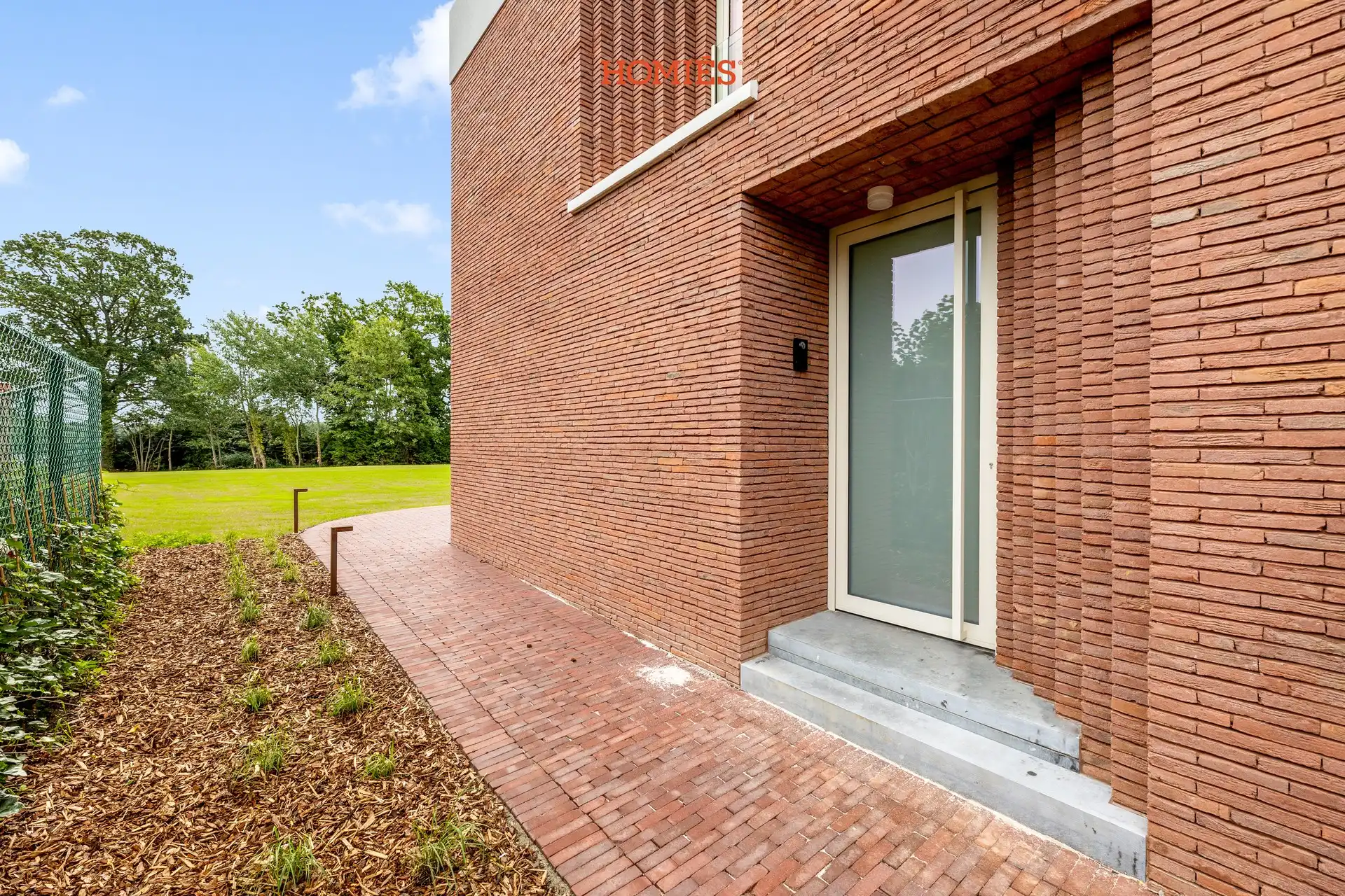 prachtige nieuwbouw met 3 slaapkamers en tuin met bos foto 3