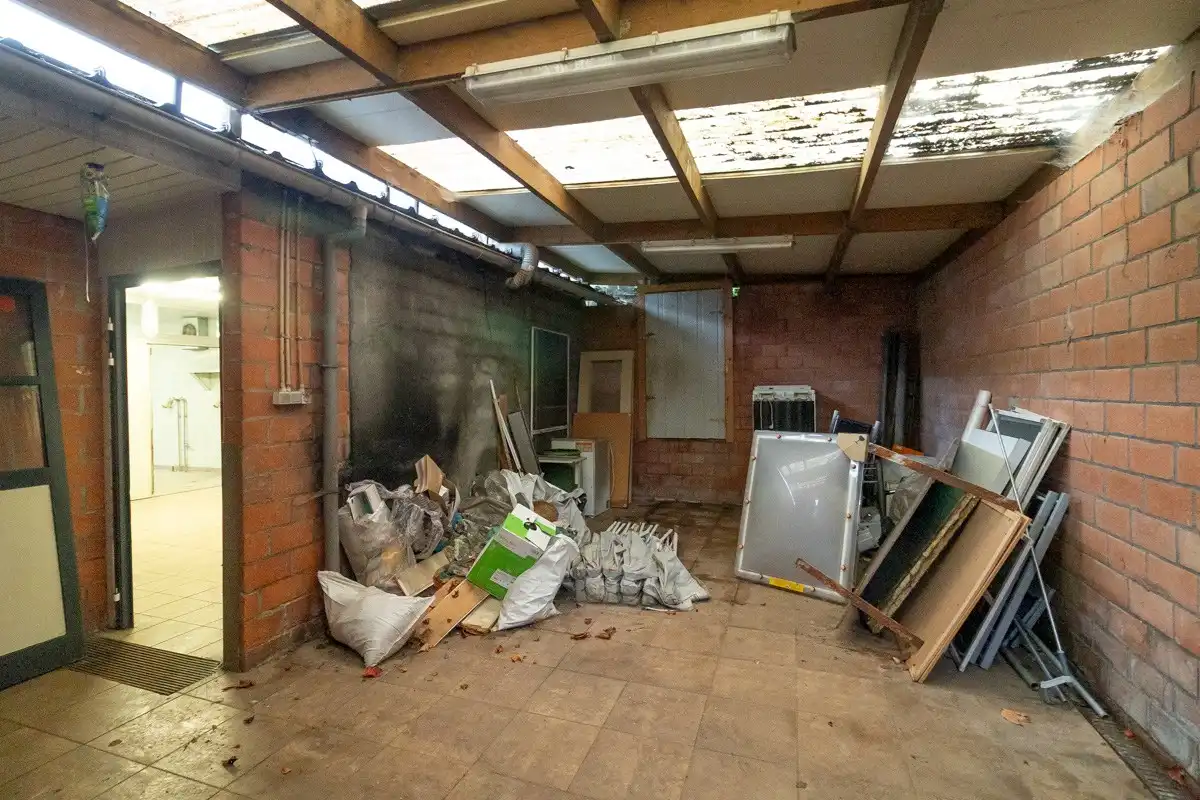 Ruime handelspand van 209m² met garage in hartje van Paal  foto 14