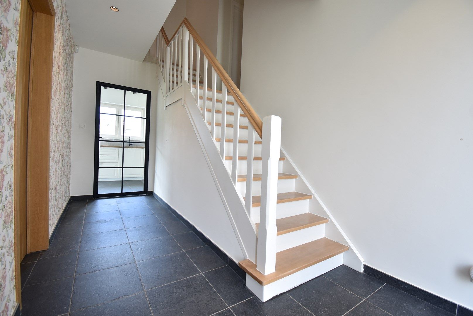 Gerenoveerde en smaakvol afgewerkte woning te Hoeselt  foto 11