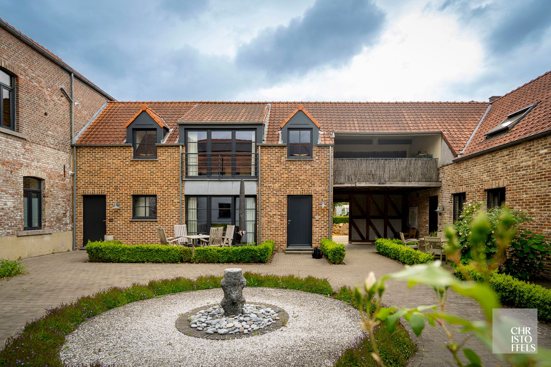 Appartement (113m²) in historische vierkantshoeve te Bilzen! foto {{pictureIndex}}