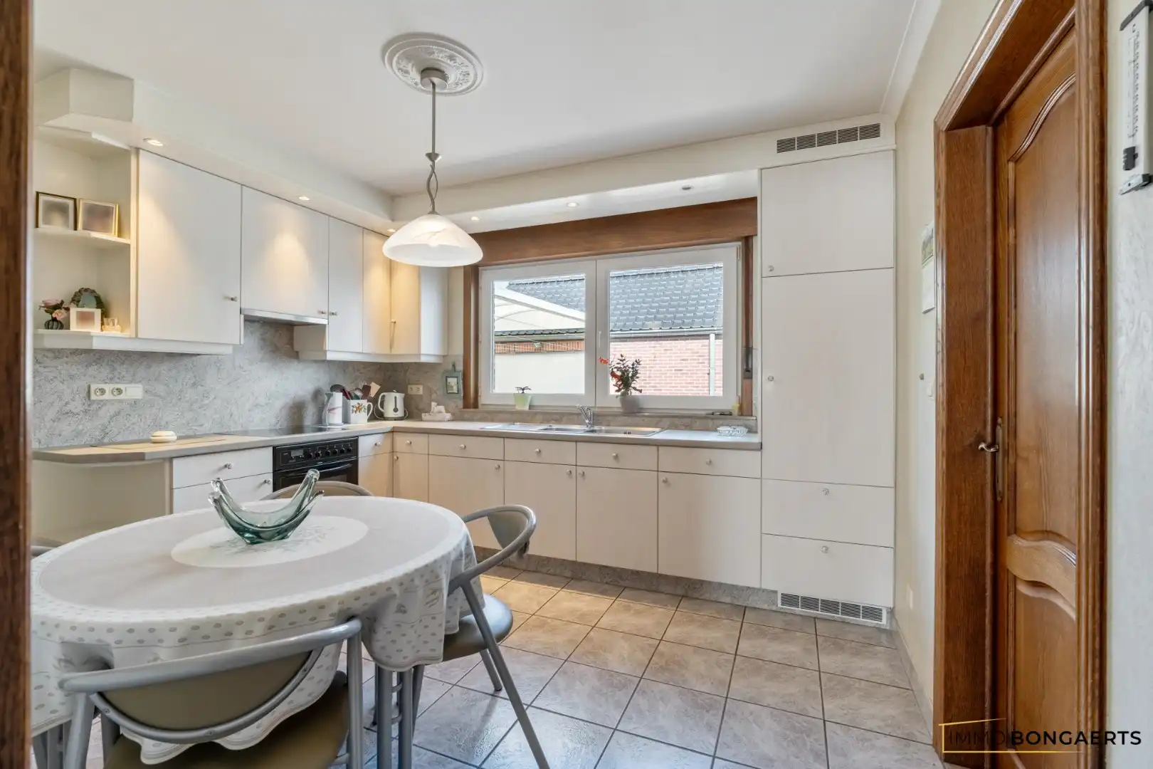 Woning met onderhoudsvriendelijke tuin foto 7