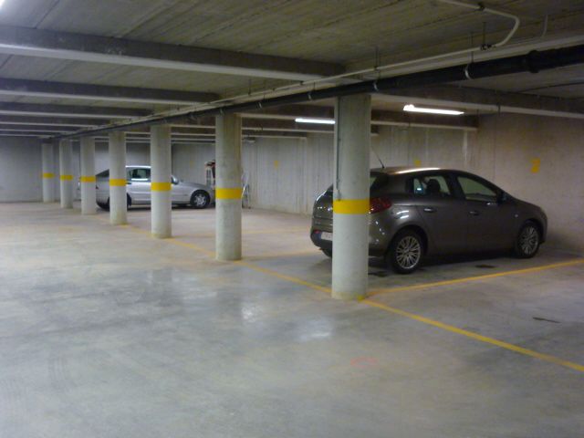 Ondergrondse autostaanplaatsen foto {{pictureIndex}}