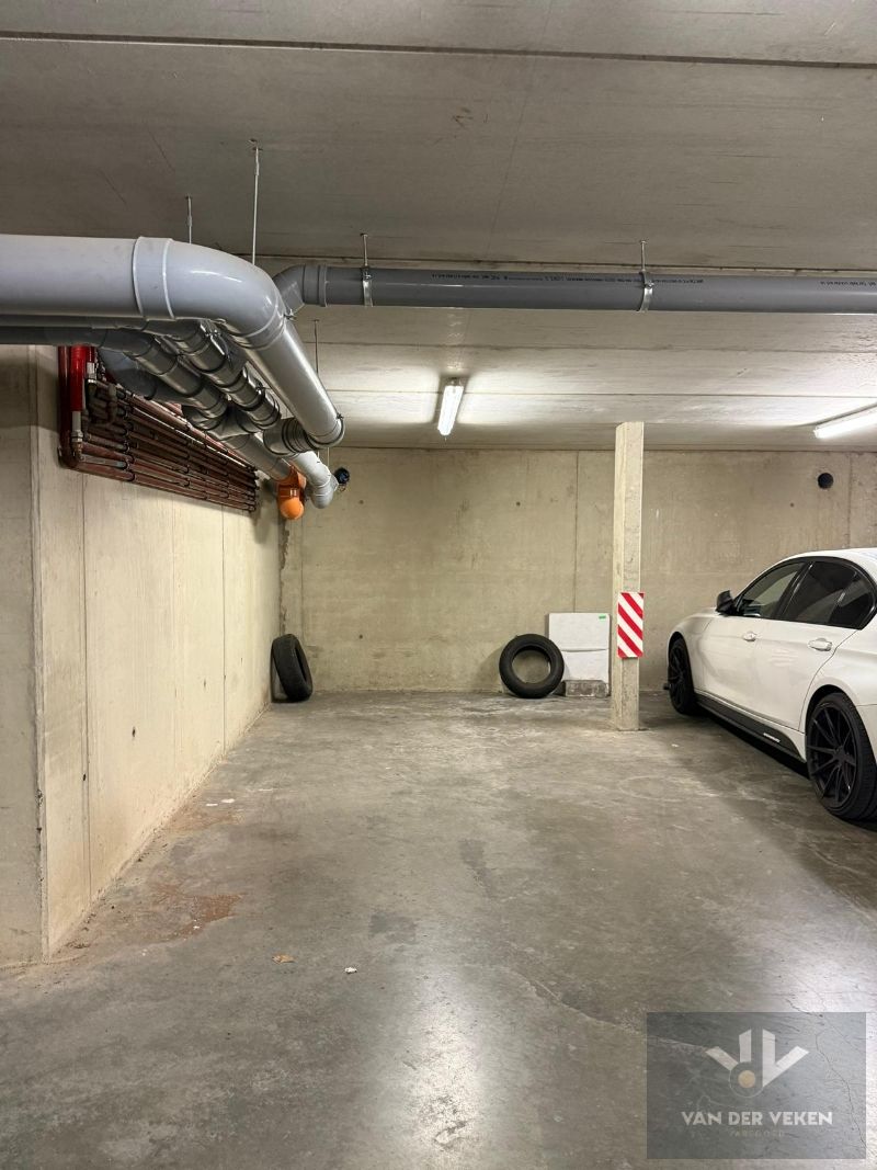 Ondergrondse autostaanplaats vlakbij centrum foto 3