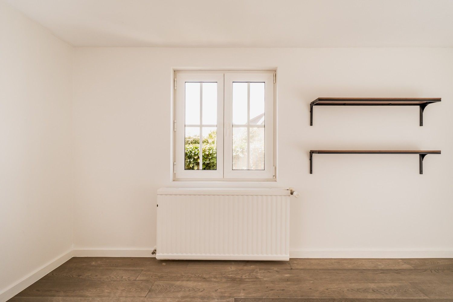 Landelijke woning met ruime opslagplaats op volwassen stuk grond foto 15