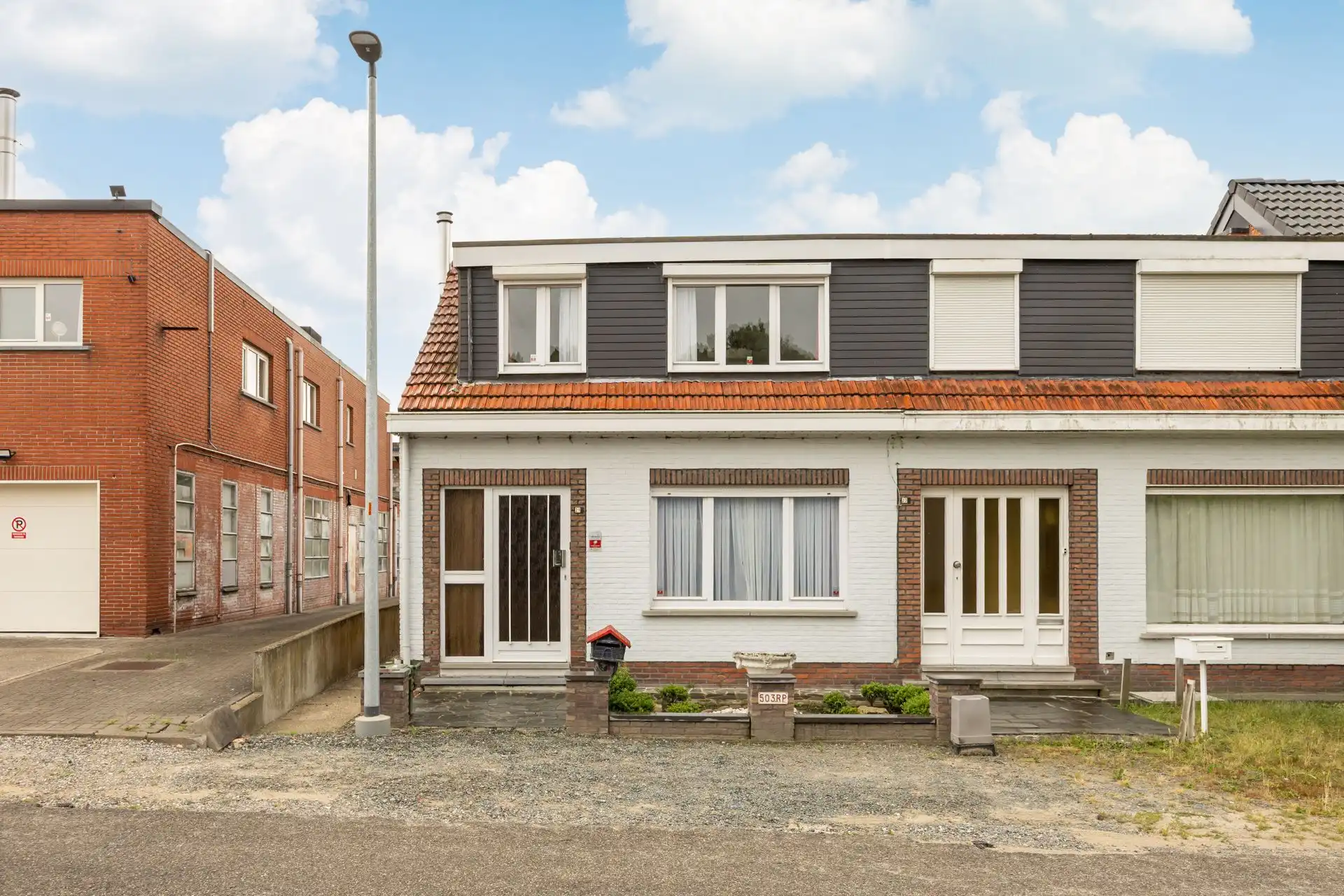 Hoofdfoto van de publicatie: Te renoveren gezinswoning met tuin te Aartselaar!
