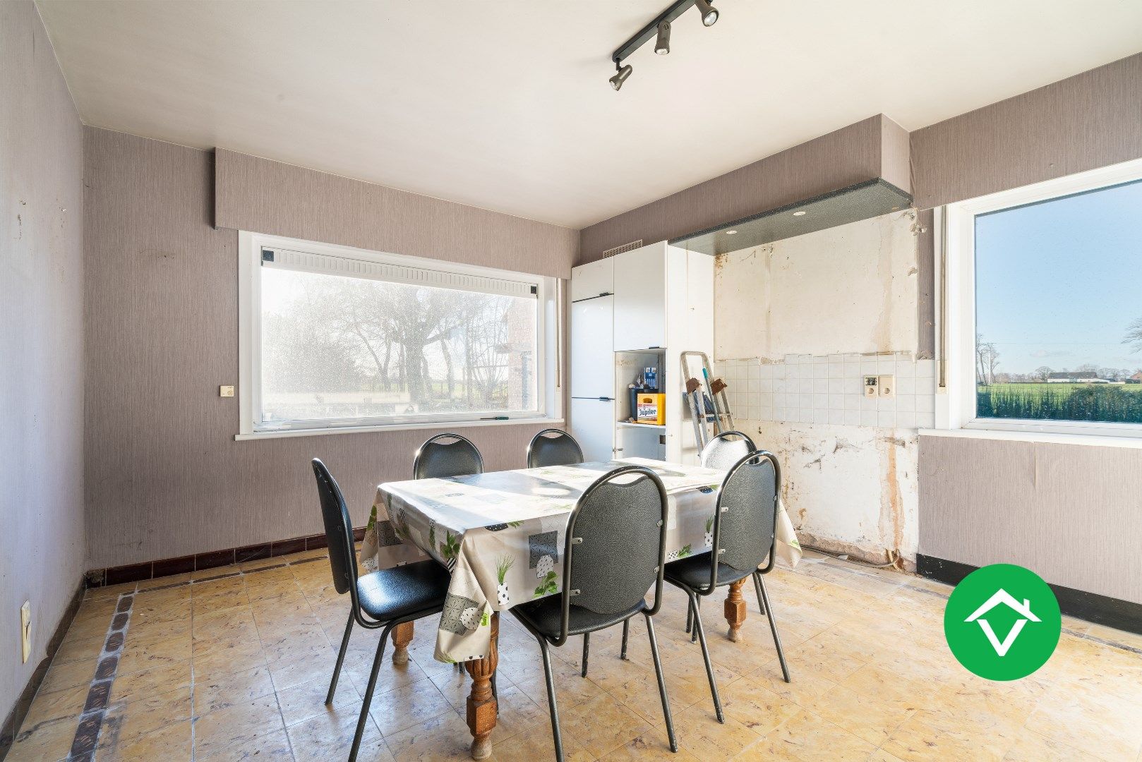 Authentieke hofstede in een landelijke omgeving te Koekelare foto 9