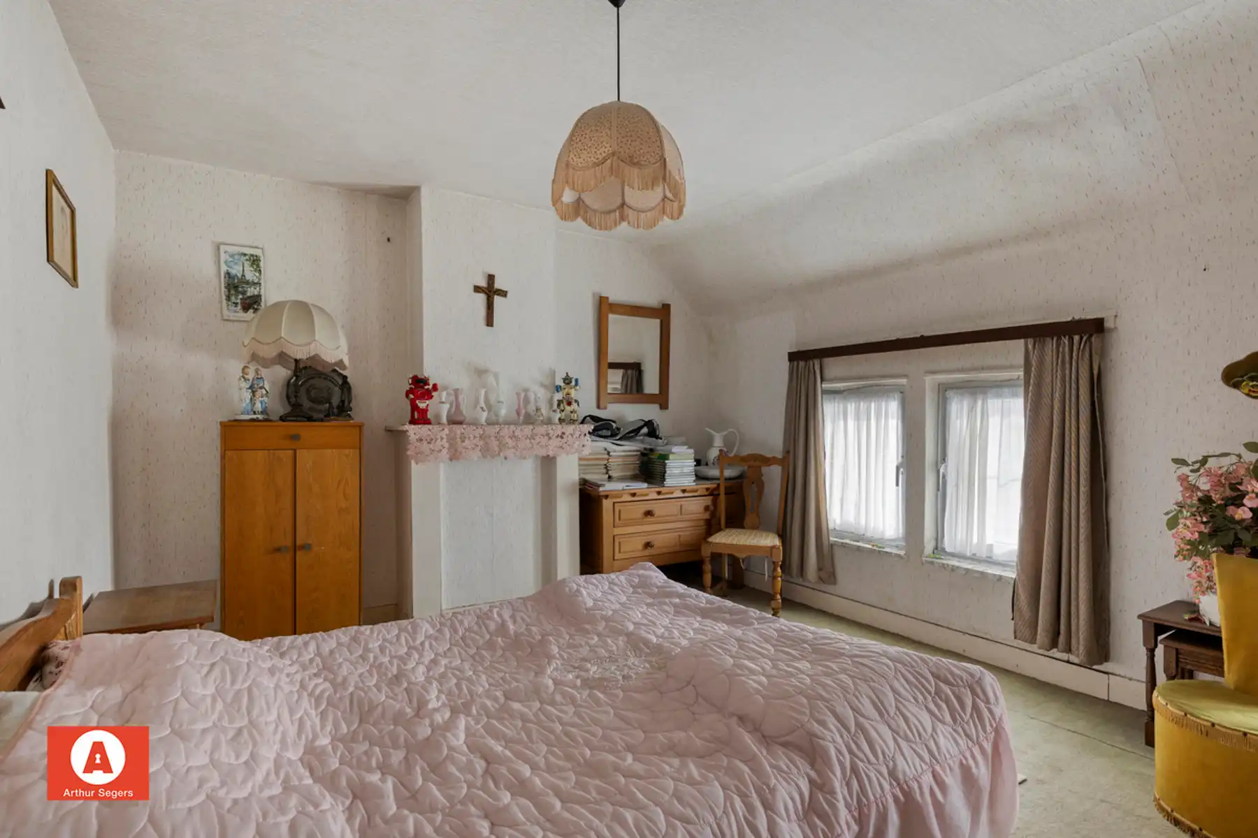 Solide half-open bebouwing met achtergelegen fietswegel. foto 18