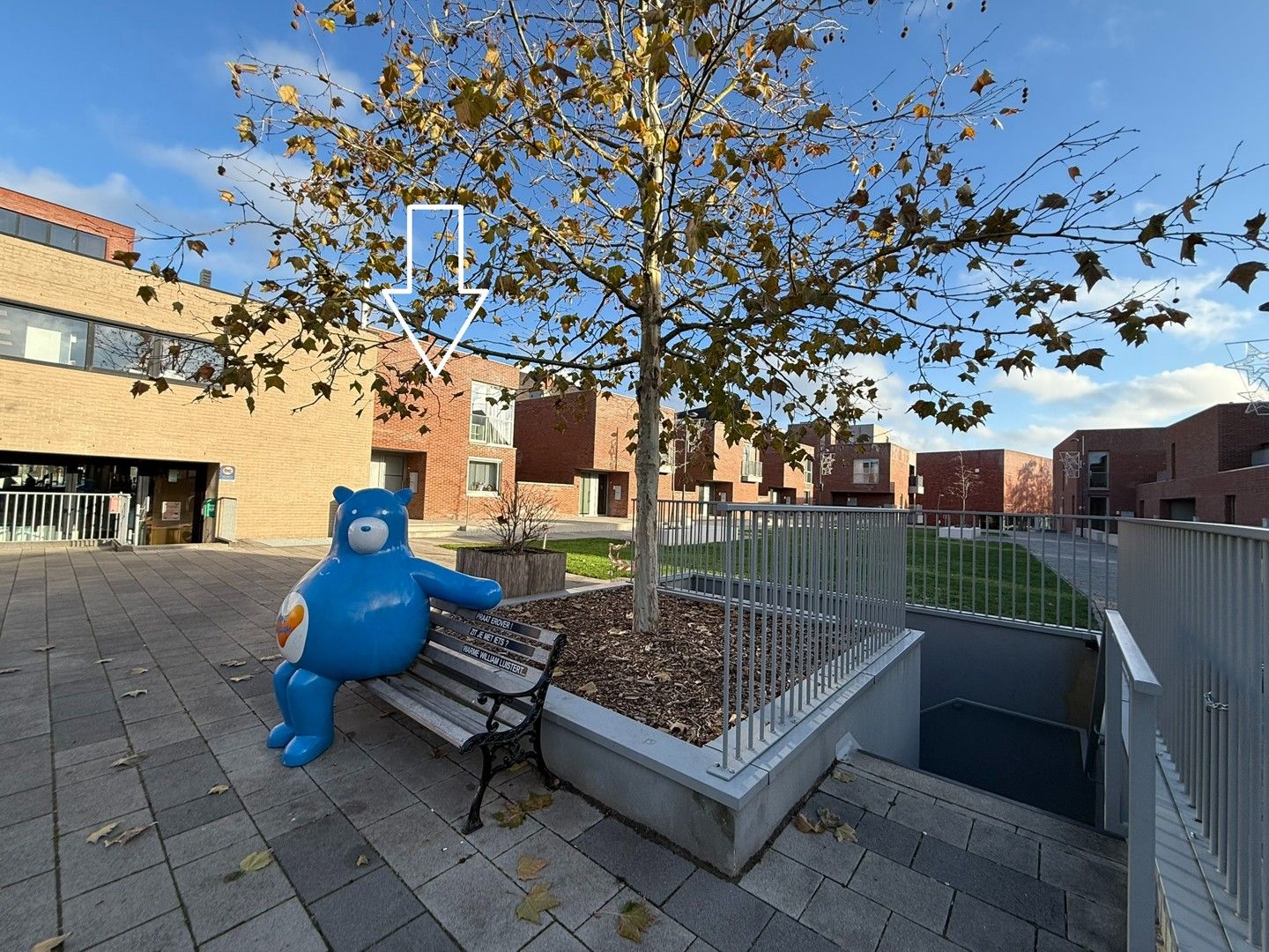 Instapklaar appartement met ruim terras vlakbij het centrum van Diepenbeek. foto {{pictureIndex}}