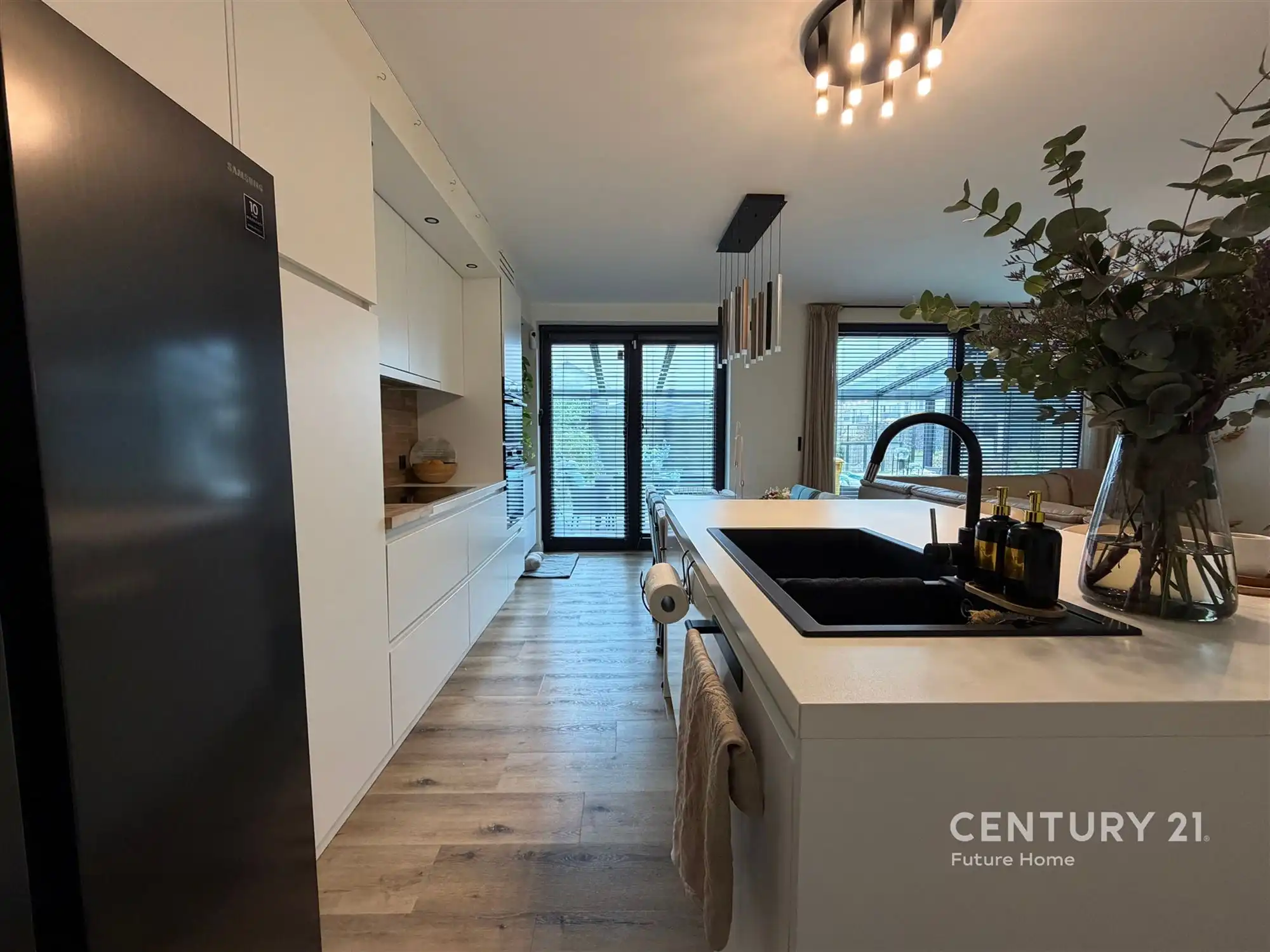 Ruime gezinswoning met 4 slaapkamers, 2 badkamers en tuin foto 11
