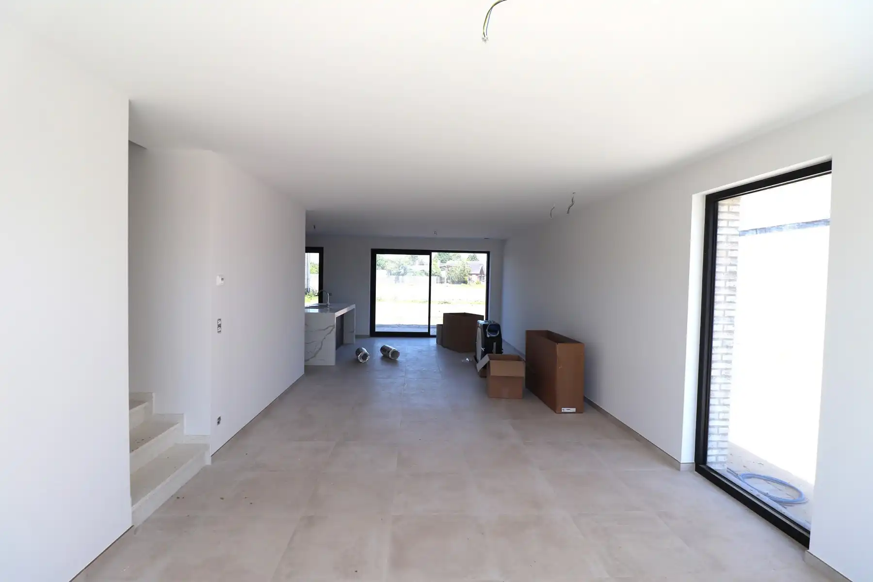 Energiezuinige nieuwbouwwoning met 4 slaapkamers, tuin en carport. foto 2